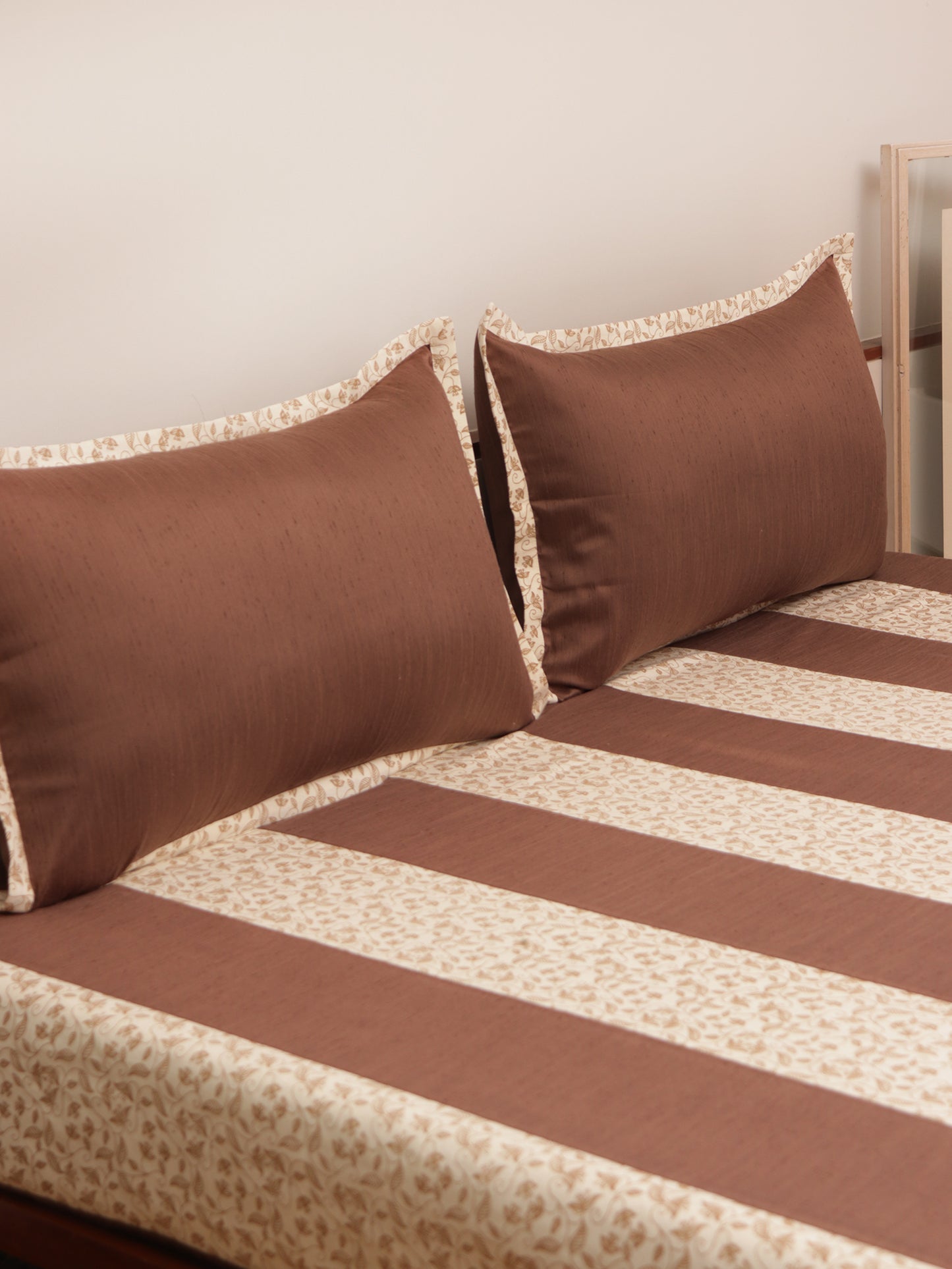 Bedcover With 2 Pilllow Sham Cotton Ployester Stripes Patchwork with Print Brown - 90" X 108", 17" X 27"