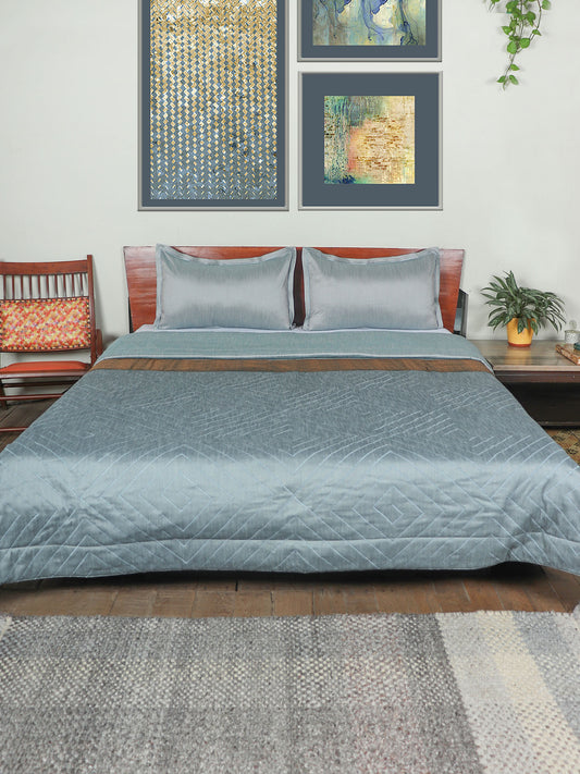 Blue colored bed quilt /comforter with patchwork and embroidery along with 2 matching pillow covers made from polyester front and cotton backed quilt for king size double bed 