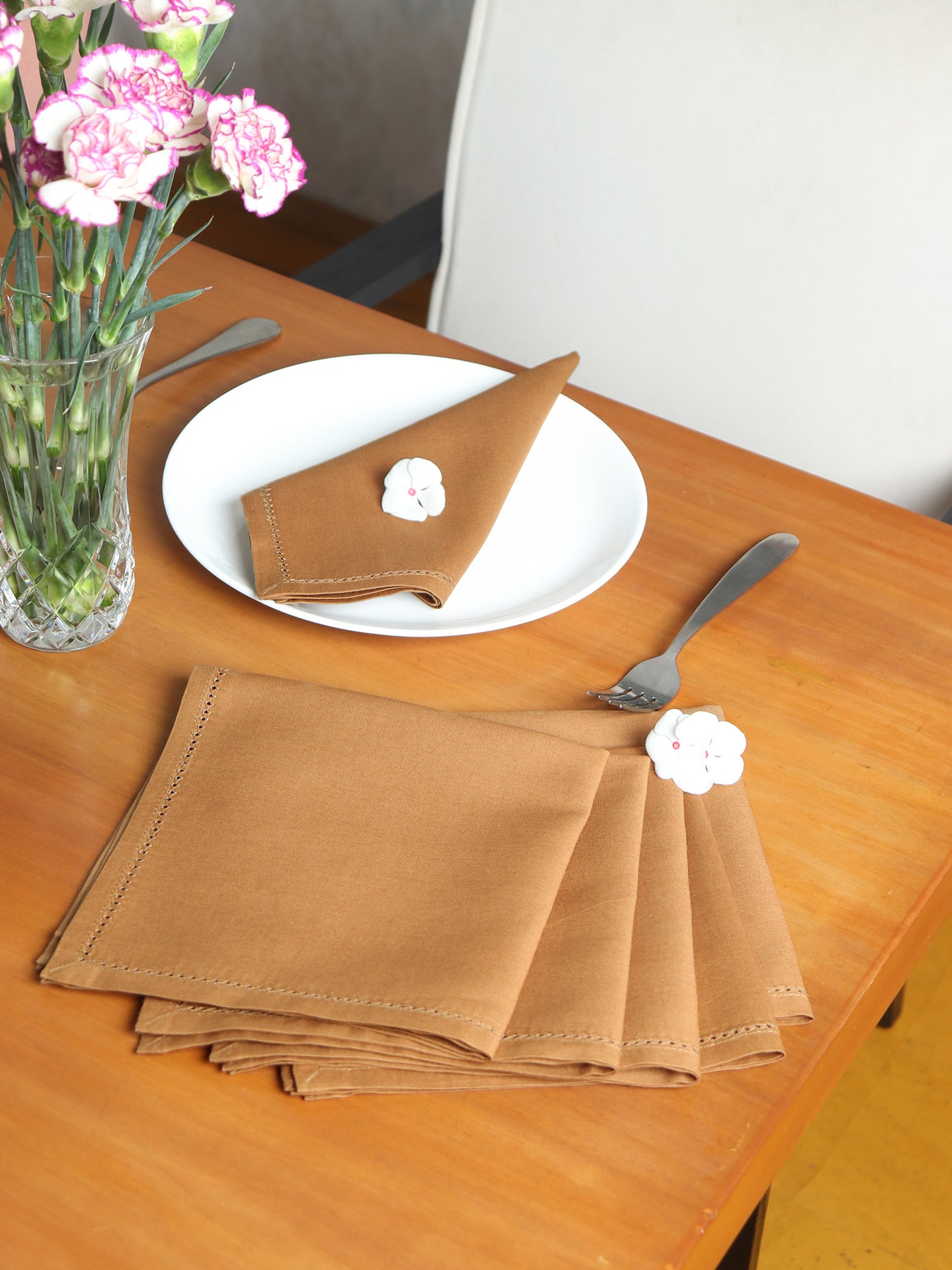 fagotting embroidered set of 6 dinner napkins in golden brown color - 16x16 inch