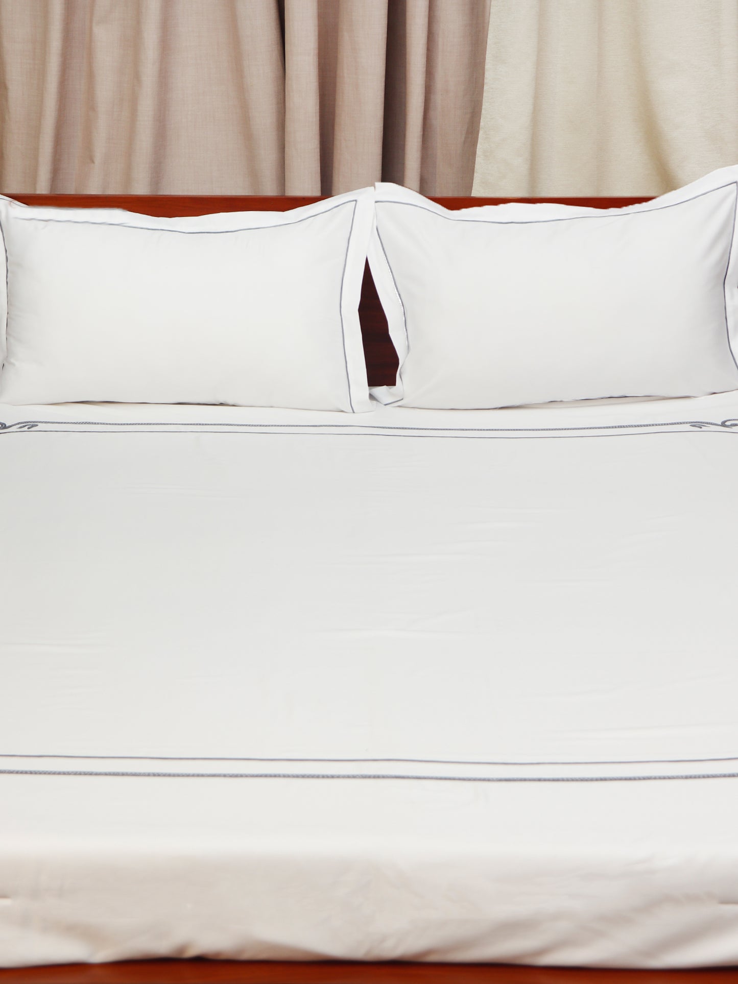 Bedsheet with Pillow Shams 100% Cotton 400tc Embroidered White - 108"x108"+17"x27"