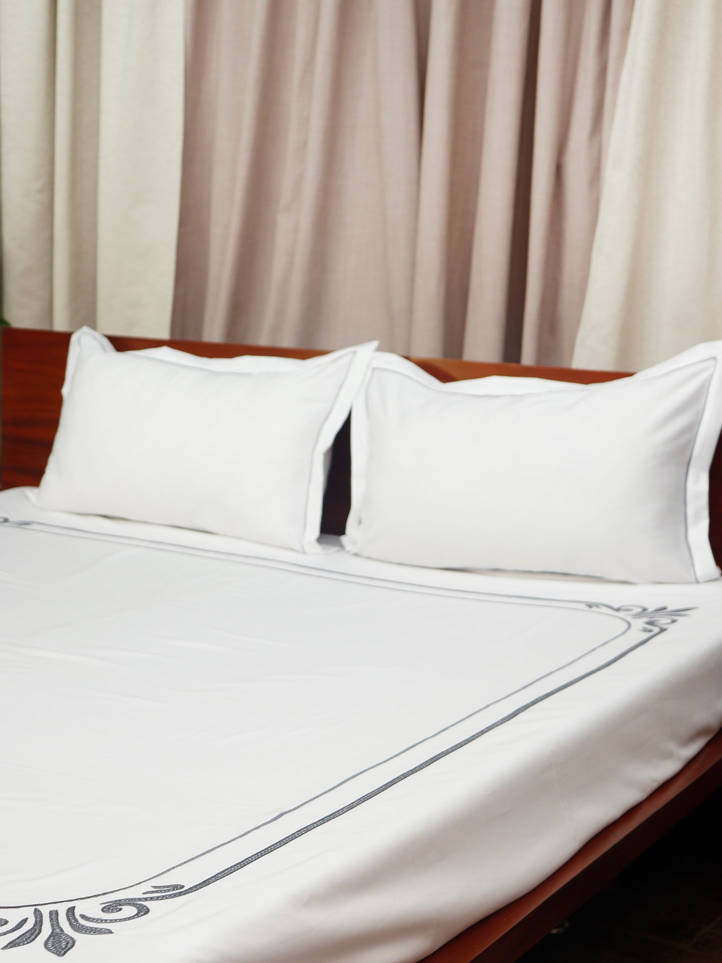 Bedsheet with Pillow Shams 100% Cotton 400tc Embroidered White - 108"x108"+17"x27"