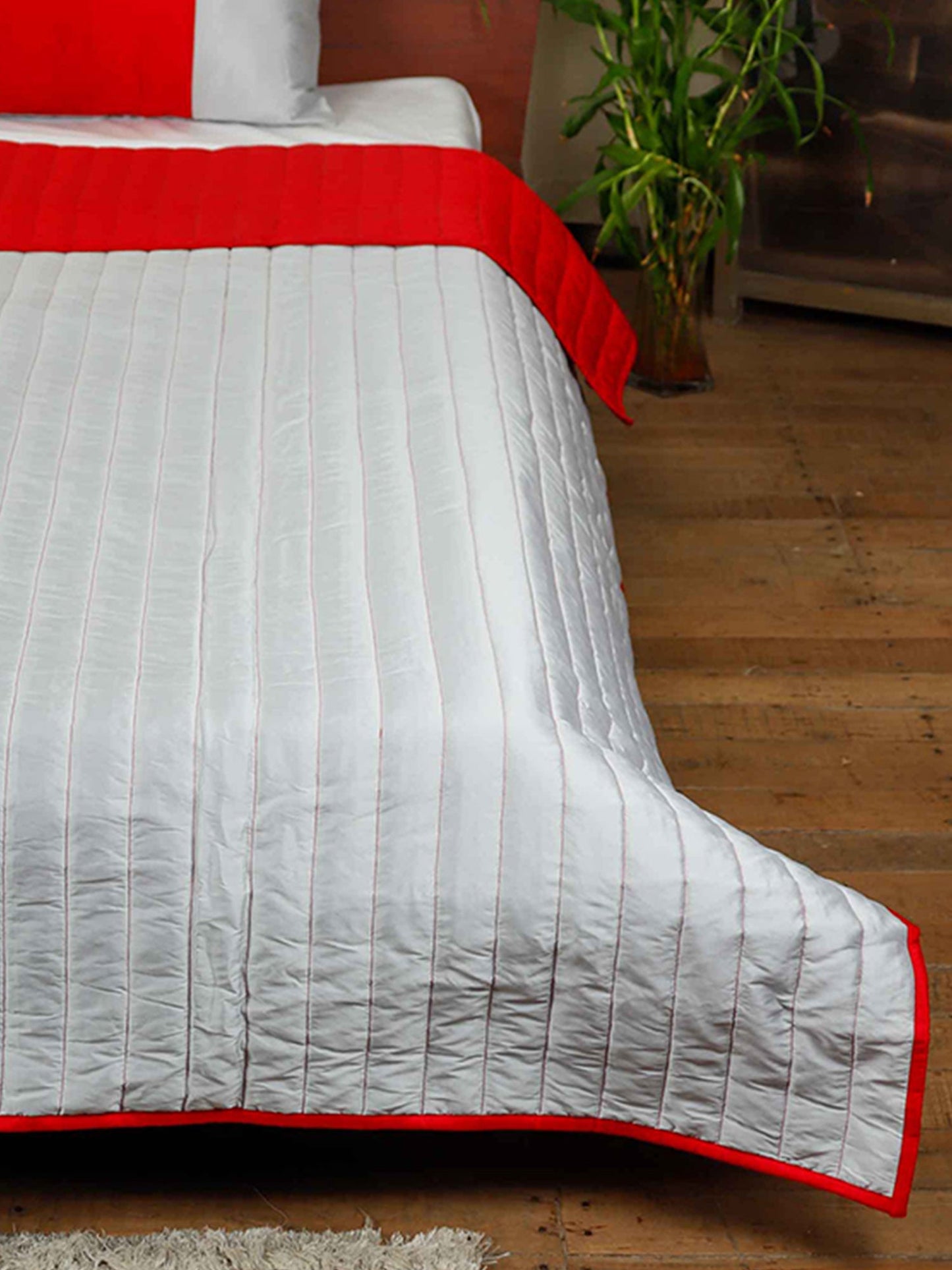 Quilt with 2 Pillow Shams Decorative Polyester Self Textured Reversible Red/Grey - (90" X 108" ; Pillow - 17" X 27")