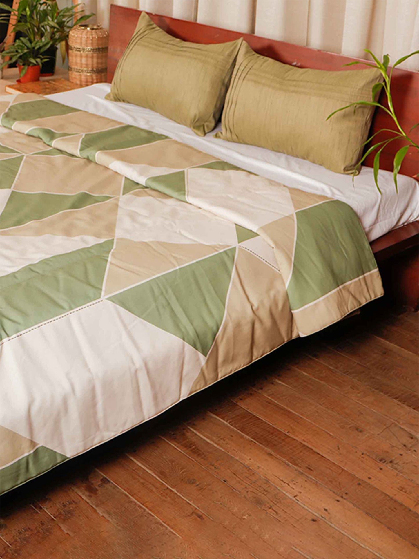 Quilt with 2 Pillow Shams Polyester Blend Digital Print Off-White, Green and Beige - (90" X 108" ; Pillow - 17" X 27")
