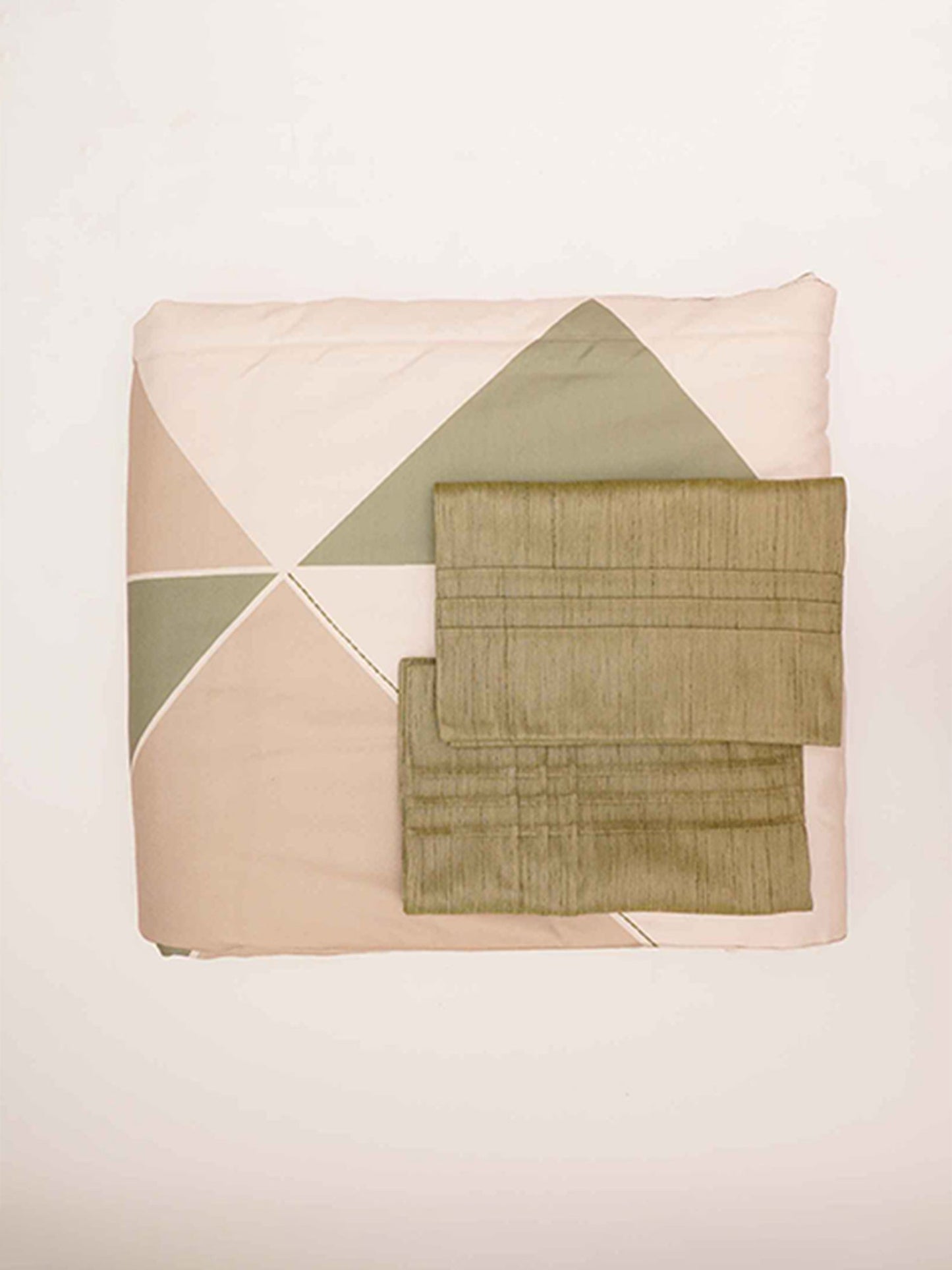 Quilt with 2 Pillow Shams Polyester Blend Digital Print Off-White, Green and Beige - (90" X 108" ; Pillow - 17" X 27")