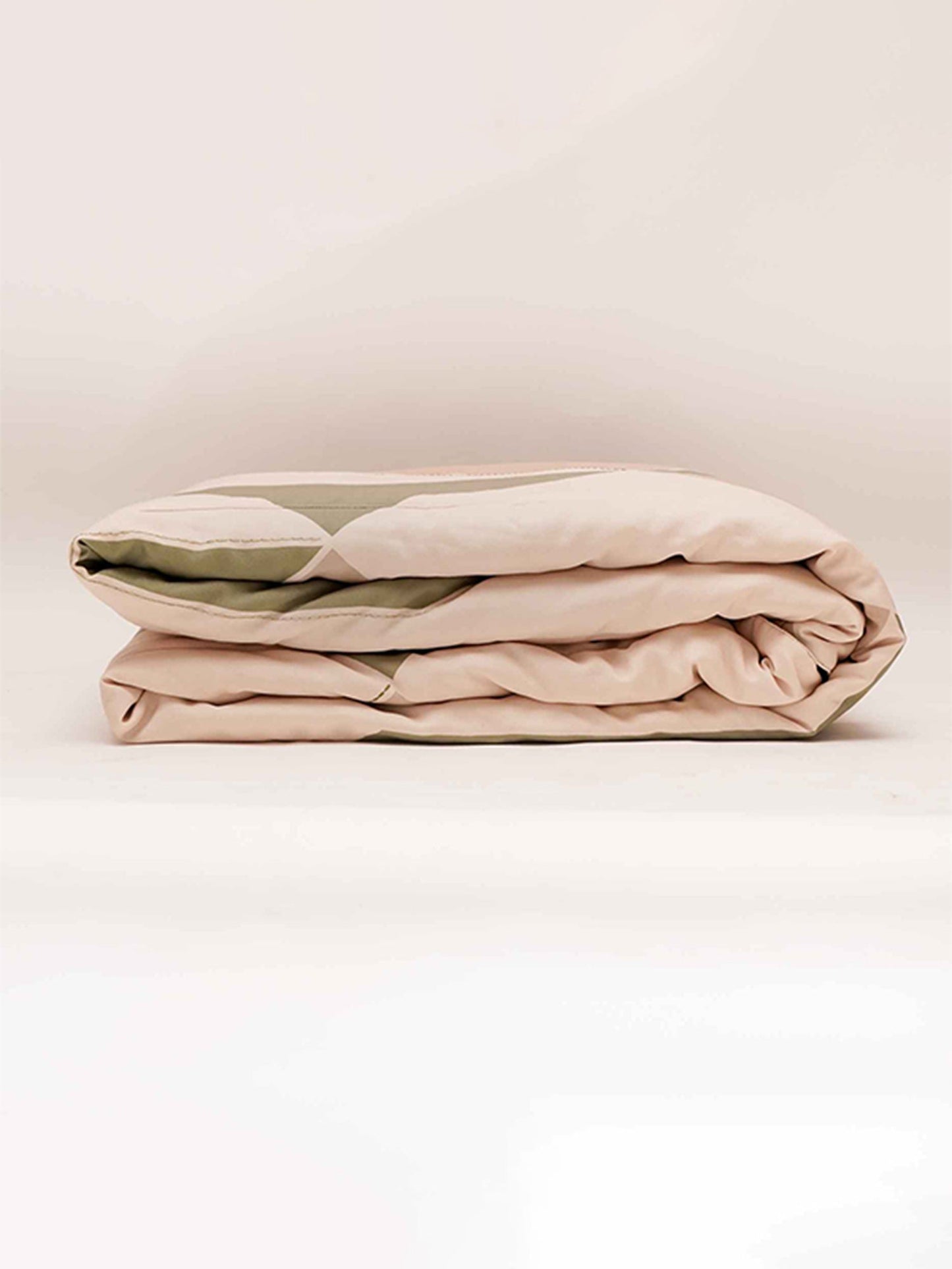 Quilt with 2 Pillow Shams Polyester Blend Digital Print Off-White, Green and Beige - (90" X 108" ; Pillow - 17" X 27")