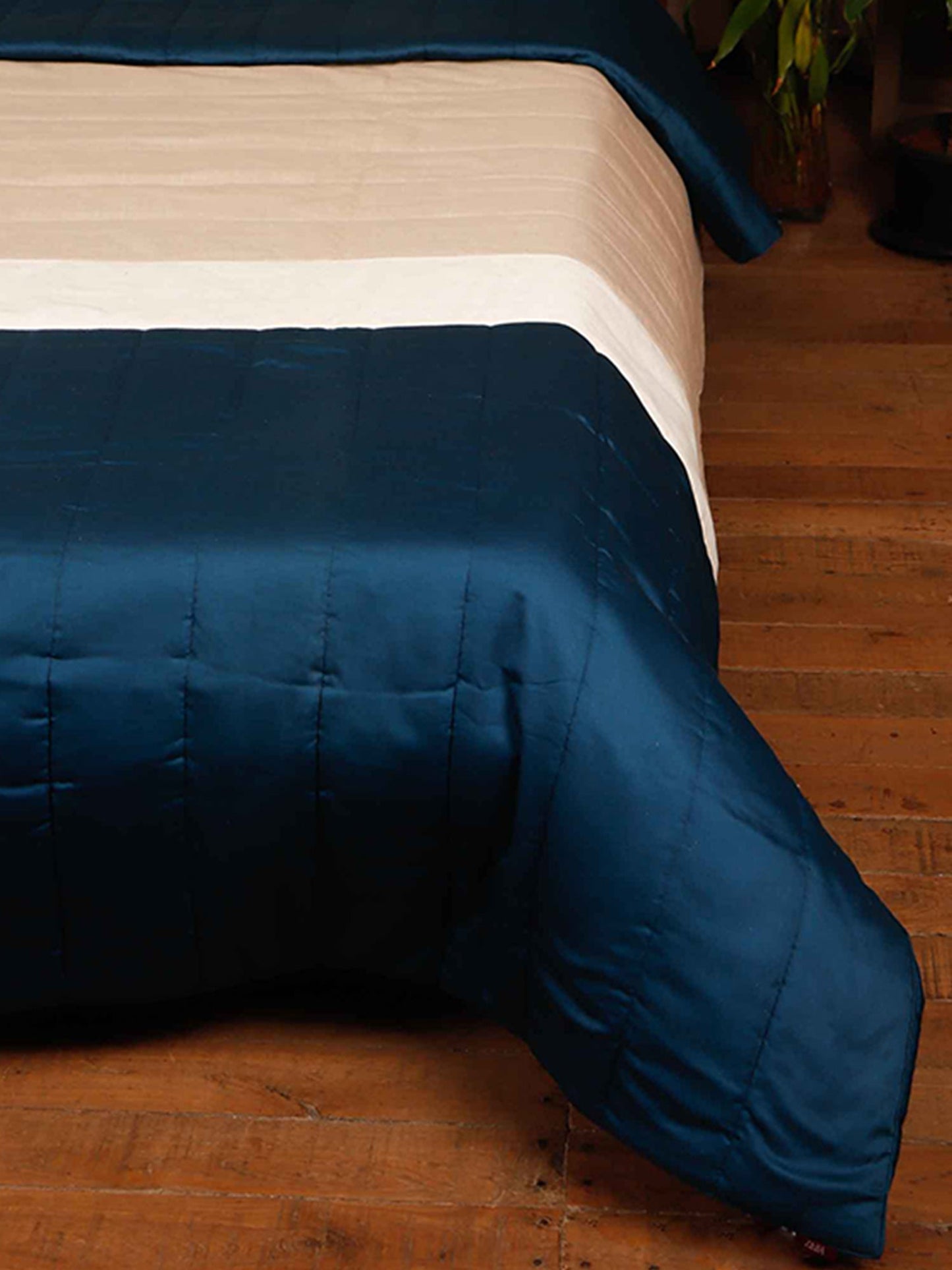 Quilt with 2 Pillow Shams Cotton and Polyester Patchwork Off-White, Blue and Beige - (90" X 108" ; Pillow - 17" X 27")