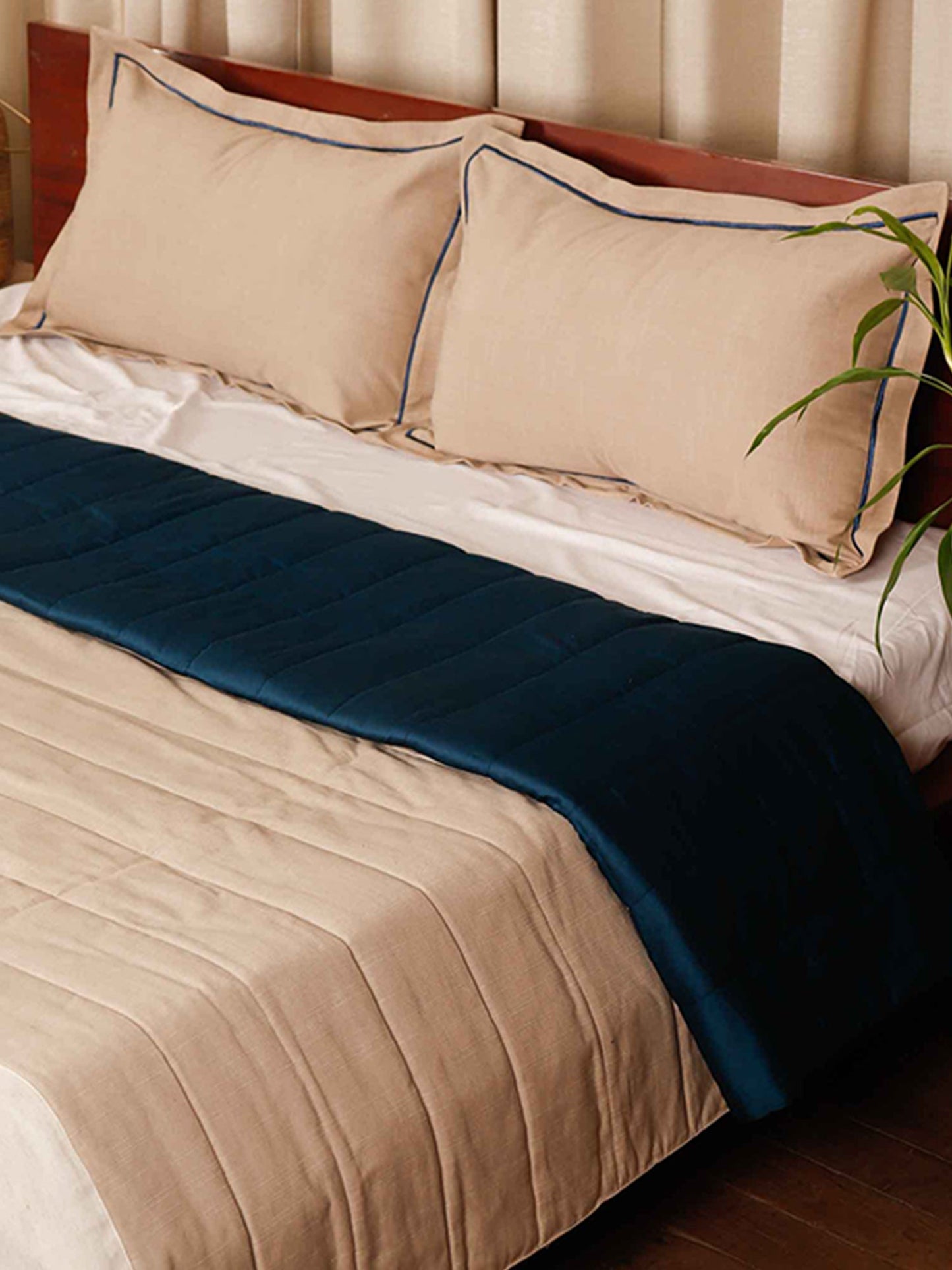 Quilt with 2 Pillow Shams Cotton and Polyester Patchwork Off-White, Blue and Beige - (90" X 108" ; Pillow - 17" X 27")