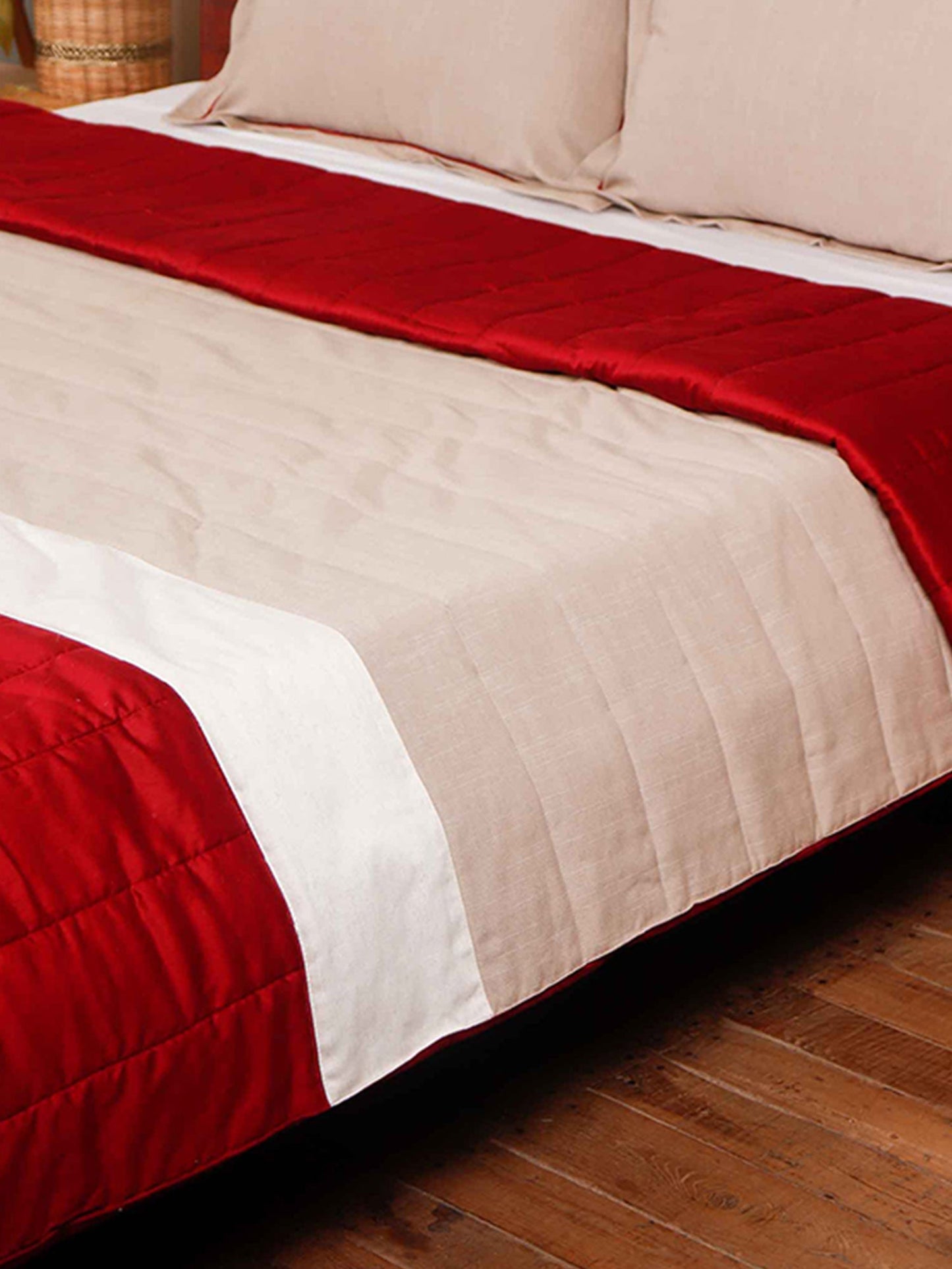 Quilt with 2 Pillow Shams Cotton and Polyester Patchwork Off-White, Red and Beige - (90" X 108" ; Pillow - 17" X 27")