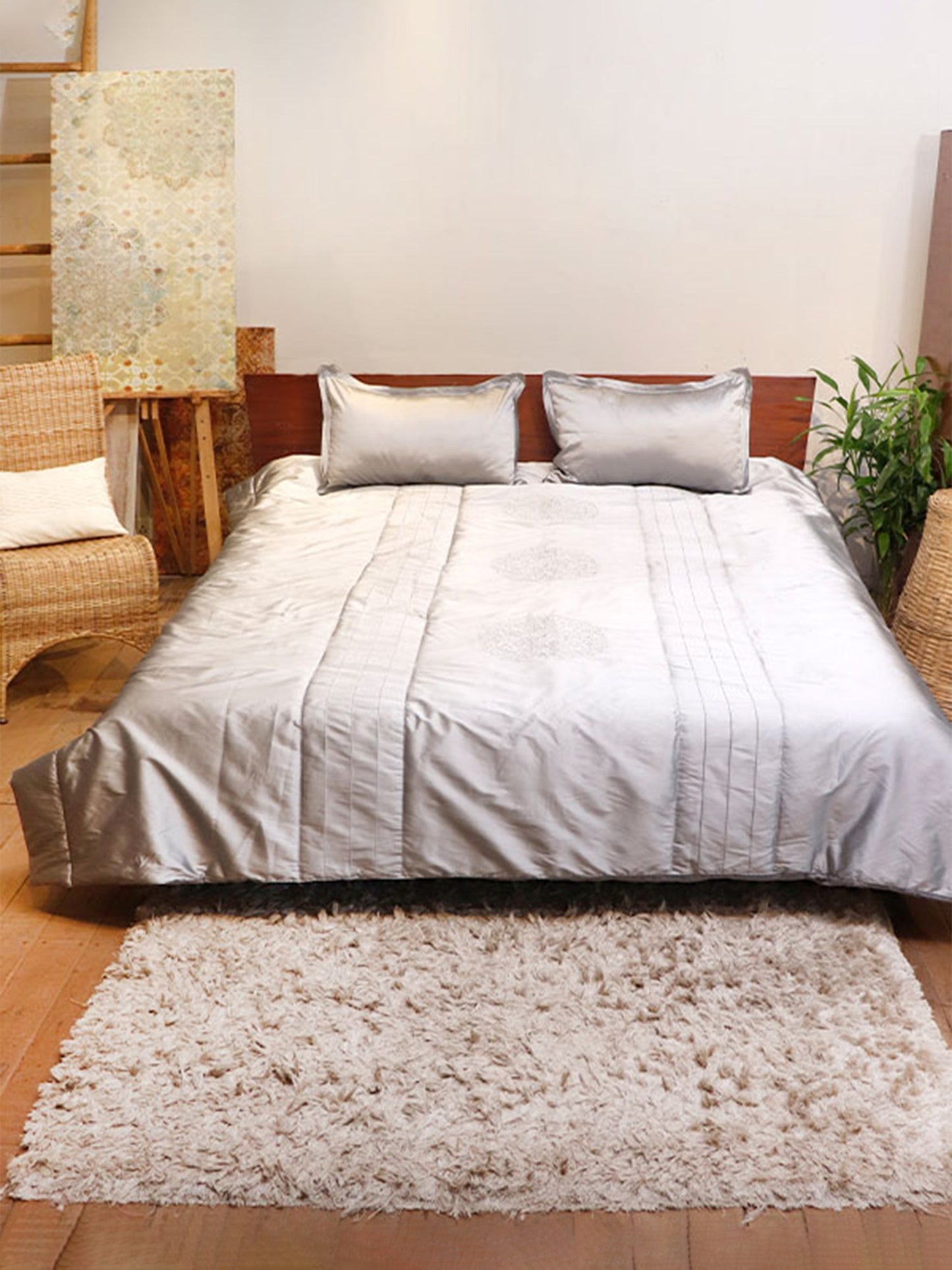 Quilt with 2 Pillow Shams Polyester and Cotton Embroidered Pintuck Grey - (90" X 108" ; Pillow - 17" X 27")