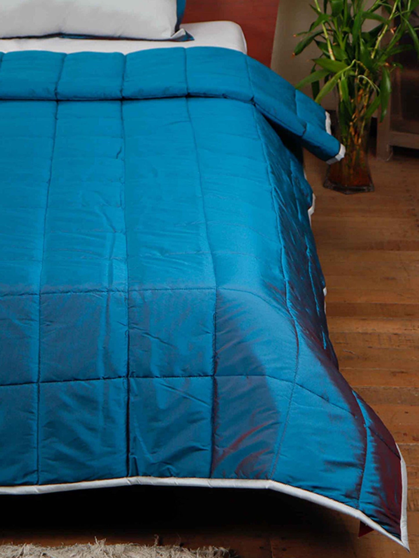 Quilt with 2 Pillow Shams Decorative Polyester Reverisble Teal - (90" X 108" ; Pillow - 17" X 27")