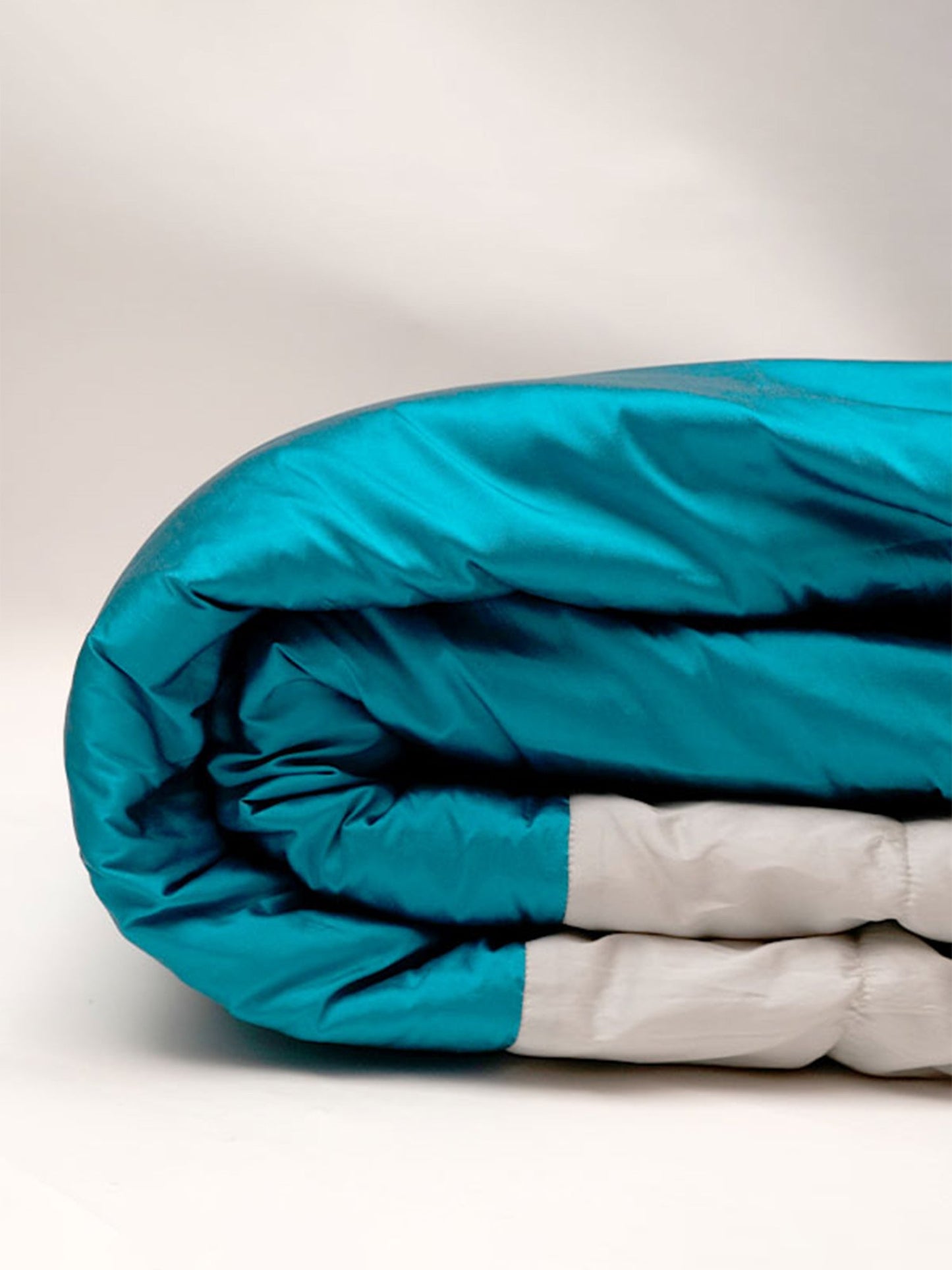 Quilt with 2 Pillow Shams Polyester and Cotton Embroidered Turquoise Blue - (90" X 108" ; Pillow - 17" X 27")