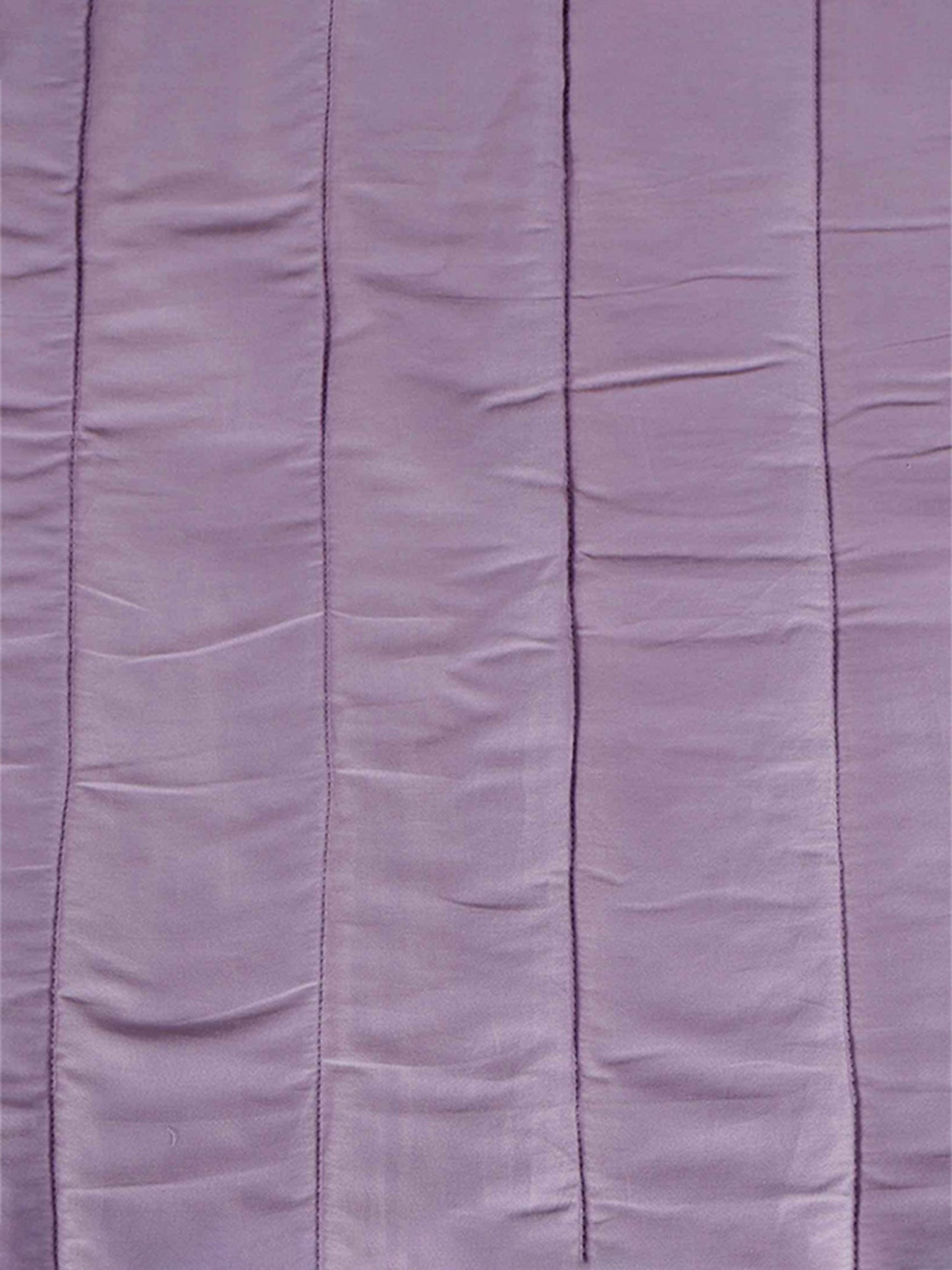 Purple colored bed quilt /comforter with 2 matching pillow covers made from polyester front and cotton backed quilt for king size double bed 