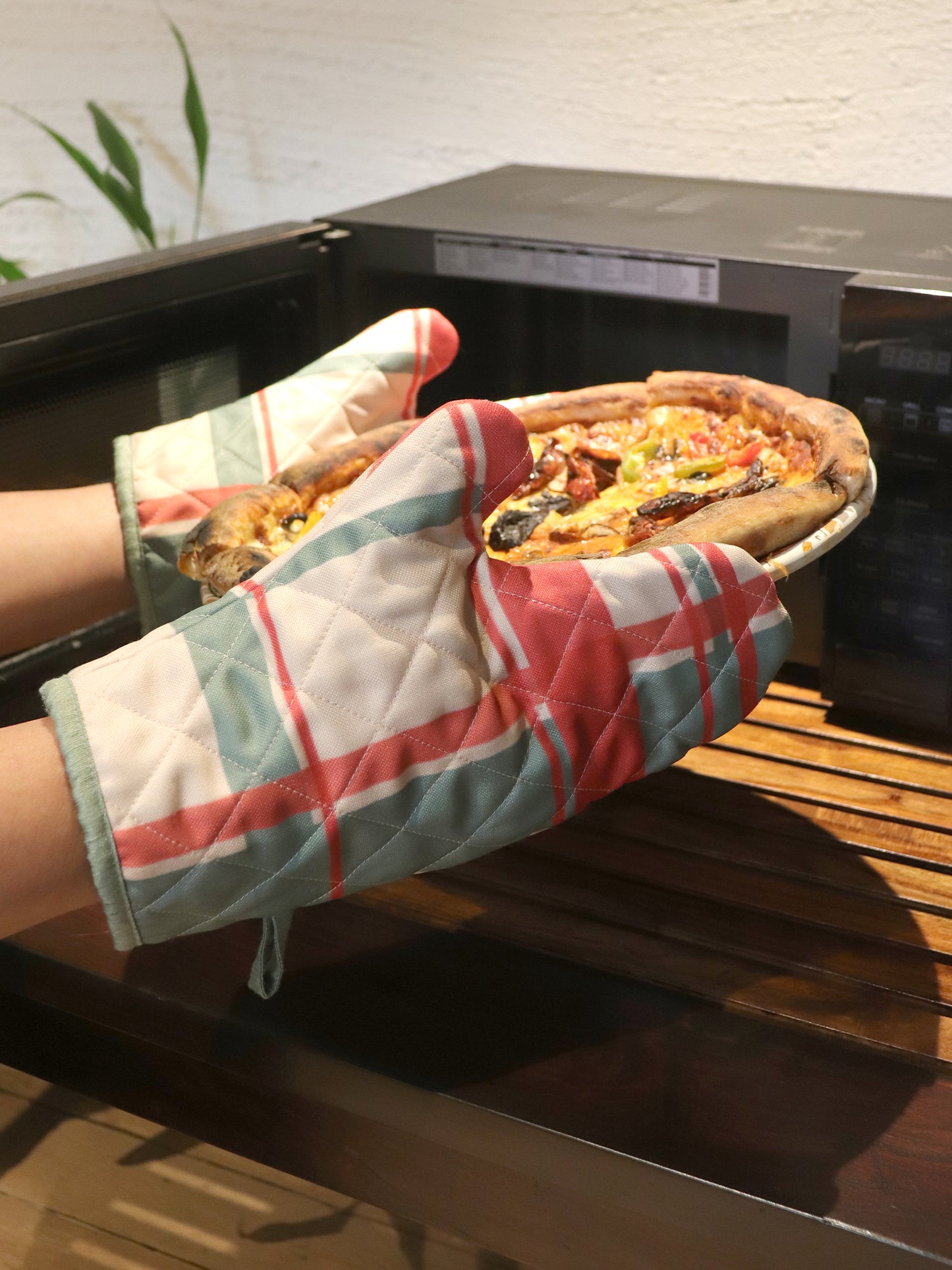 Oven Mitten (Set of 2) Padded - Heat Resistant - Cotton Blend Plaid Multi - 5.5in X 10.5in