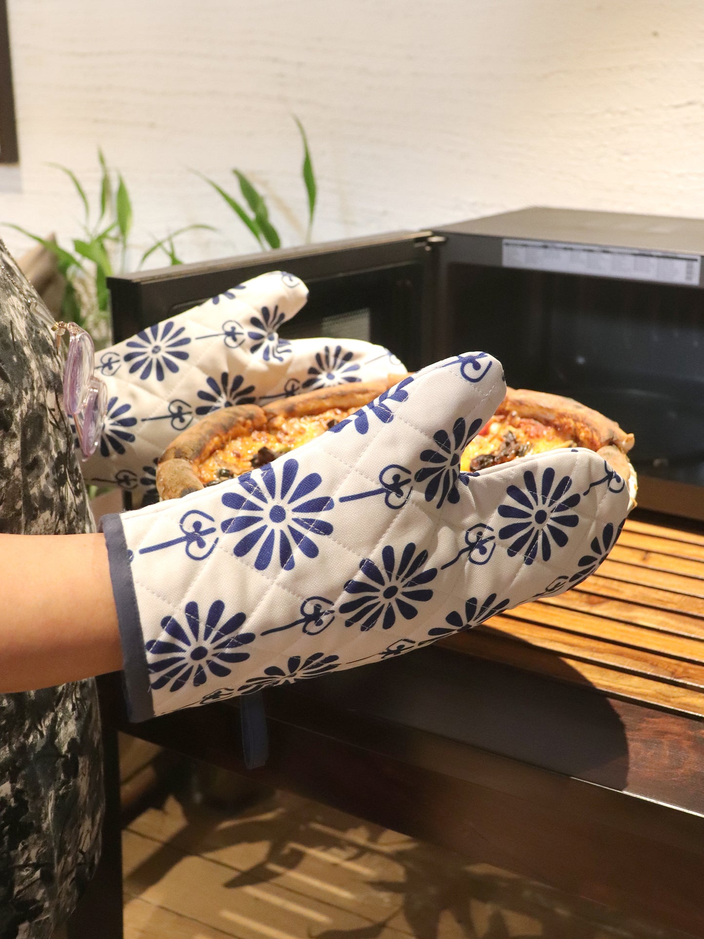 Oven Mitten (Set of 2) Padded - Heat Resistant - Cotton Blend Floral Blue - 5.5in X 10.5in
