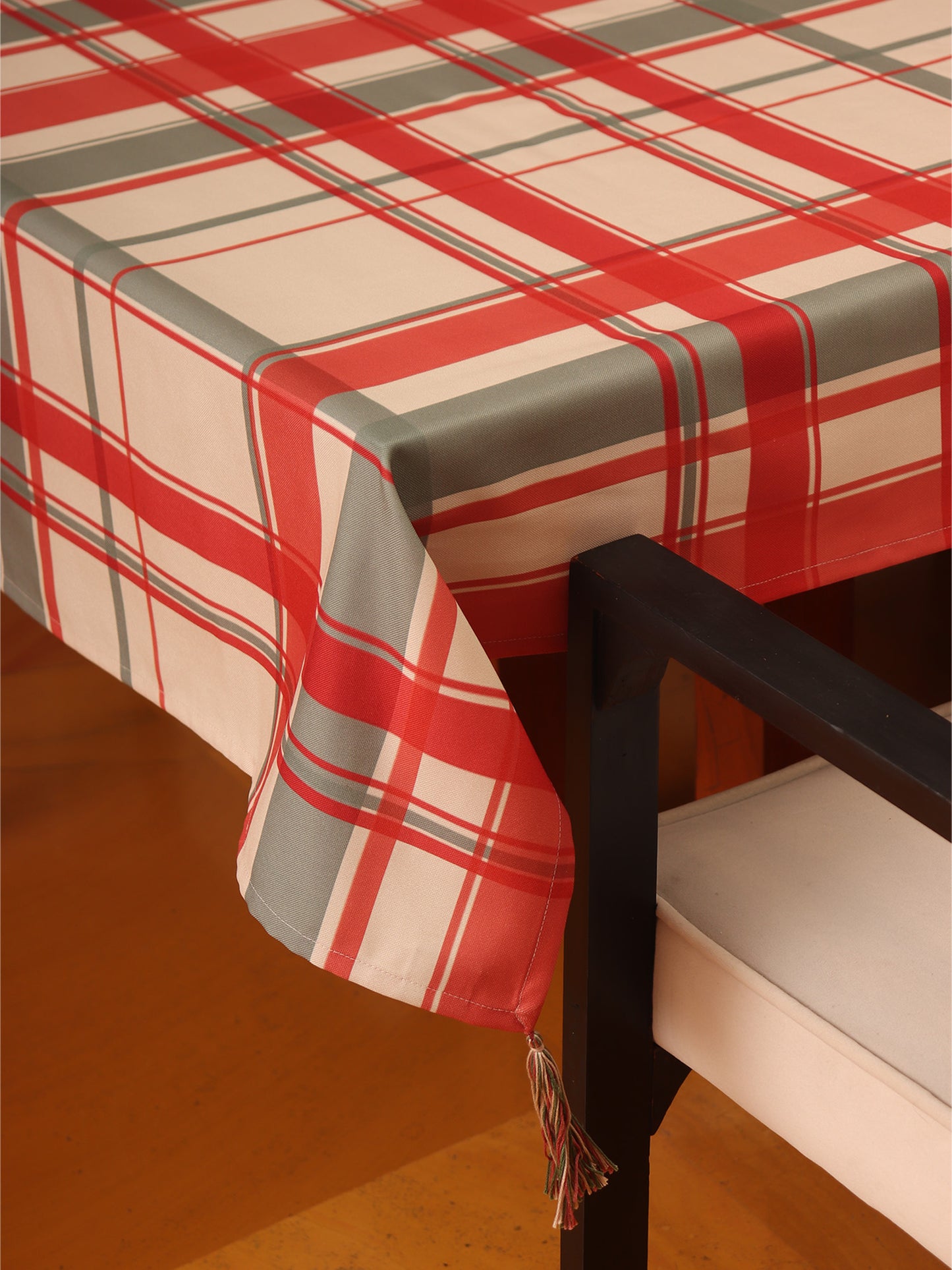 red adn white plaid checks 6 seater table cover - 52x84inch