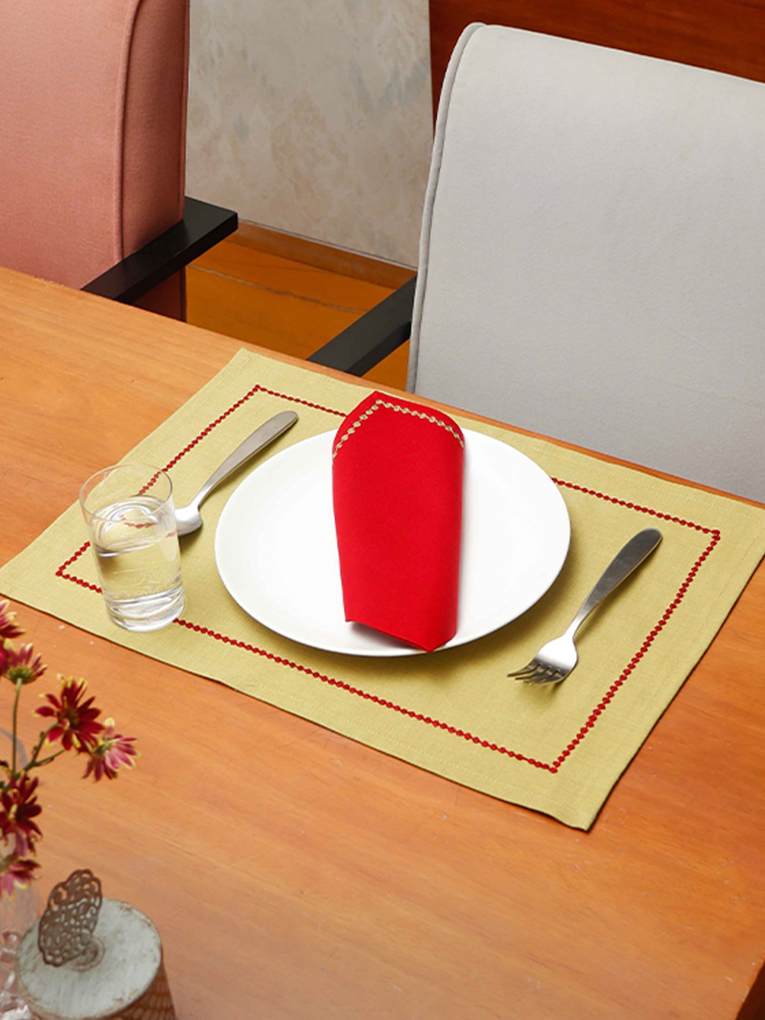 Table Mats and Napkins 100% Cotton Embroidered Green and Red - 13" x 19" ; 16" x 16" - Set of 6