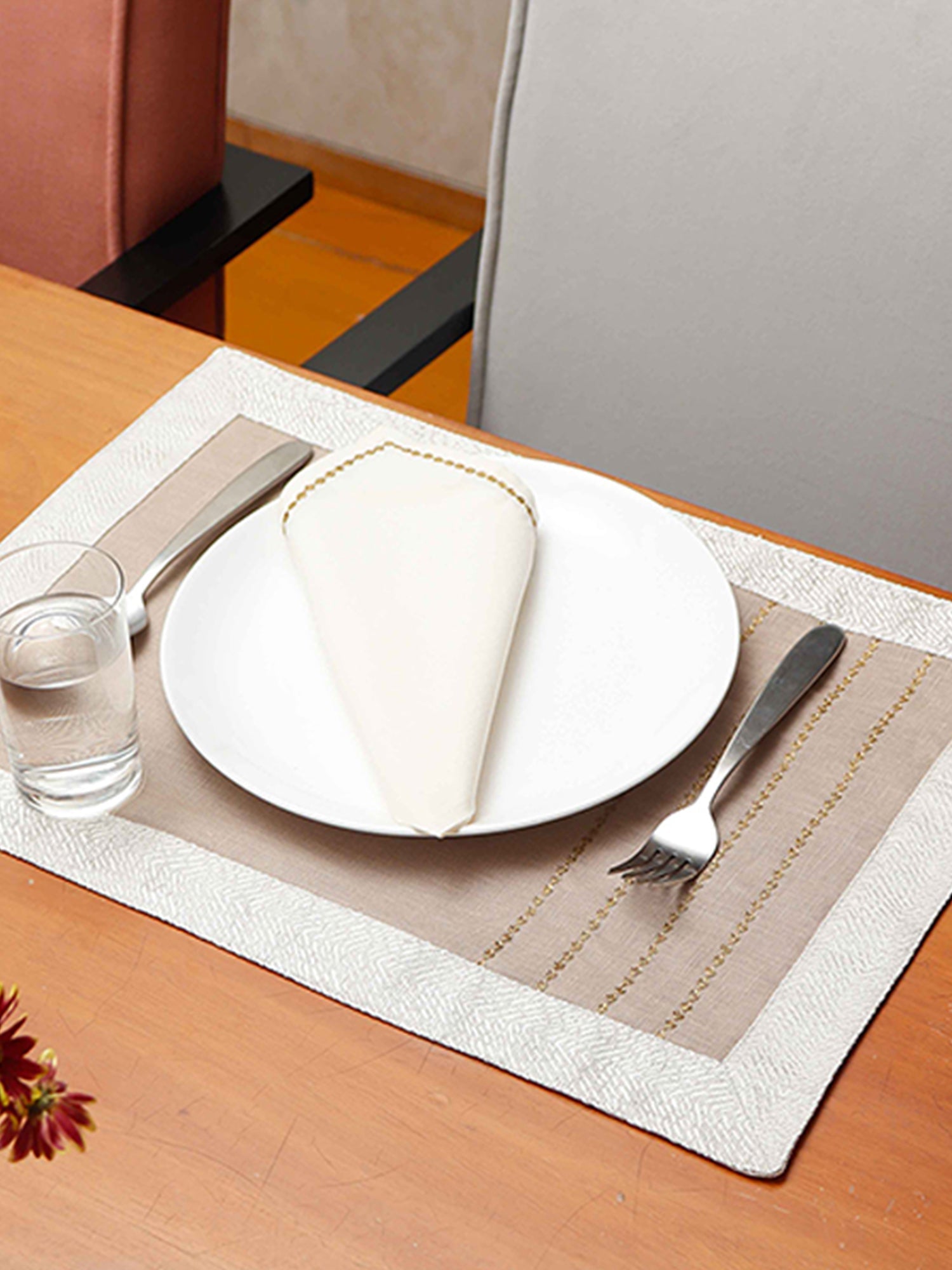 Table Mats and Napkins Cotton and Polyester Embroidered Table Beige and Off-White - 13" x 19" ; 16" x 16" - Set of 6