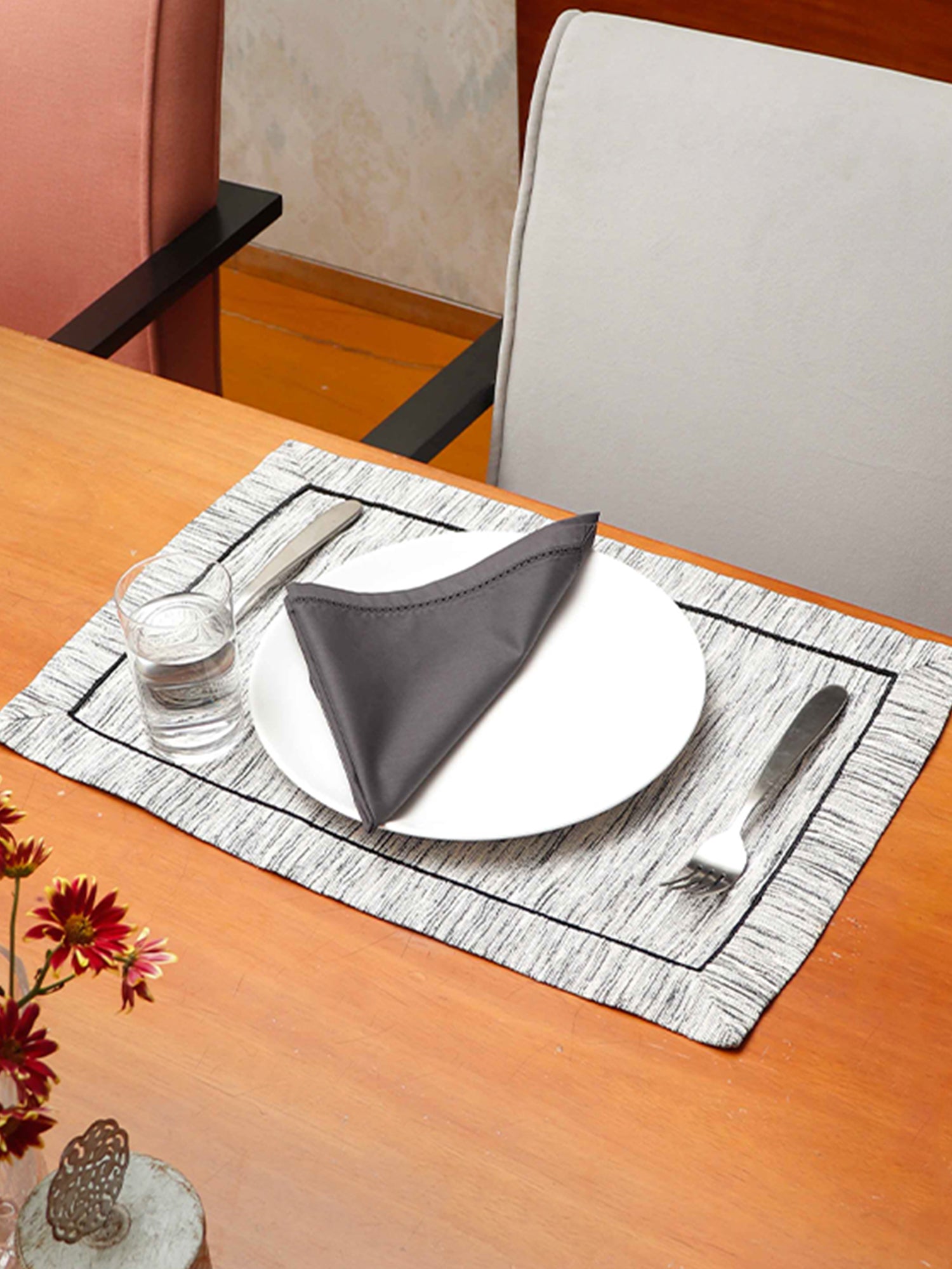 Table Mats and Napkins Cotton and Polyester Textured Grey and Black - 13" x 19" ; 16" x 16" - Set of 6