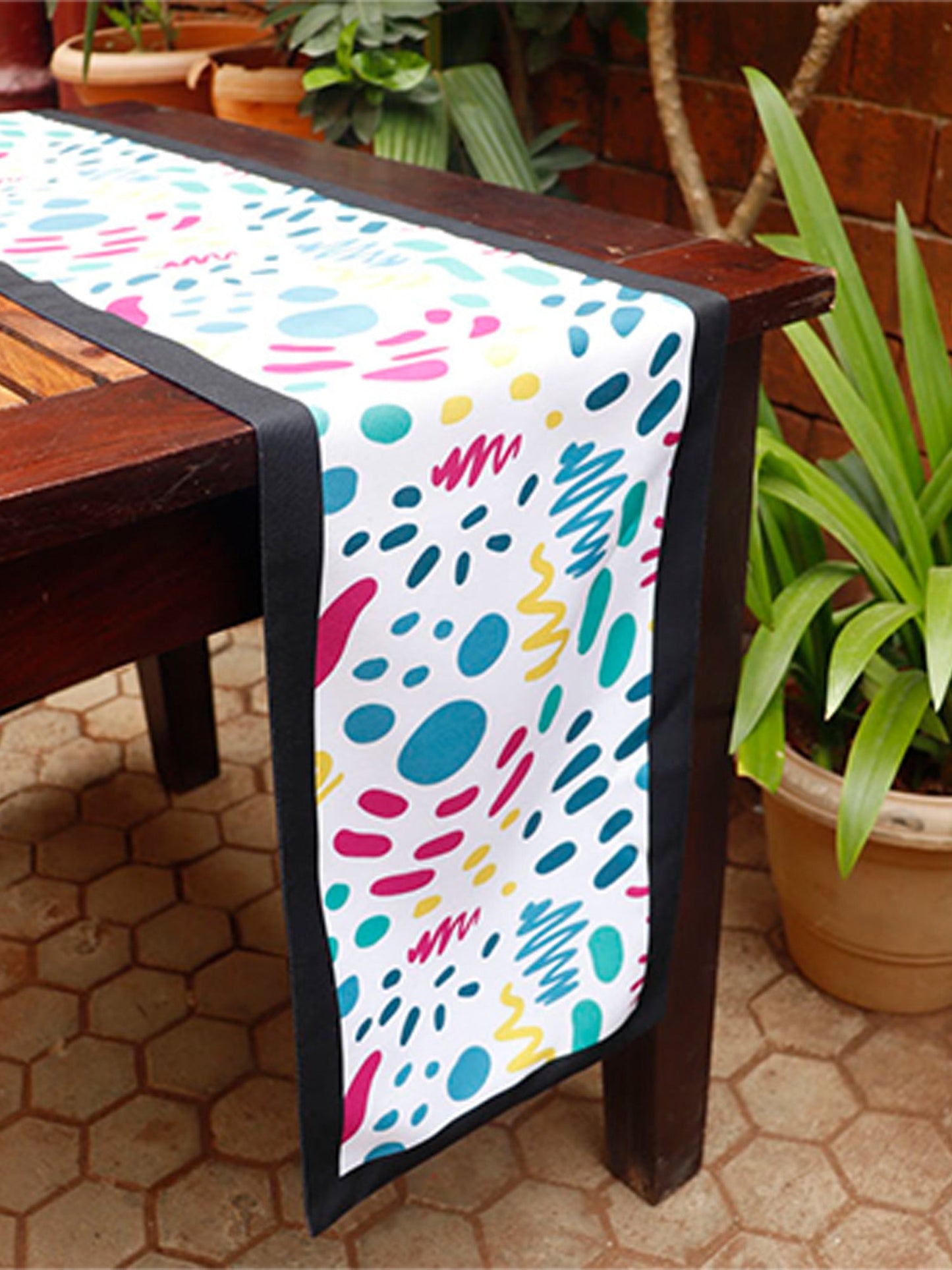Table Runner Poly Canvas Fun Geometric Pattern White Black - 12" X 84"