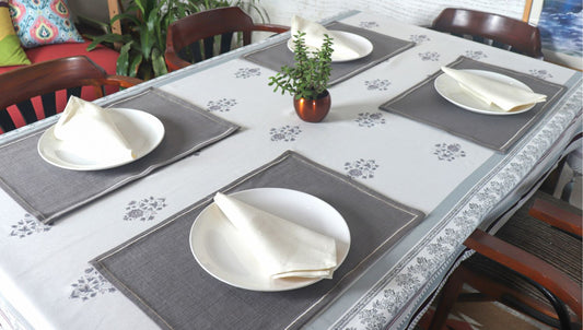 Brighten Your Festive Meals: Table Runner Trends for the Holiday Season