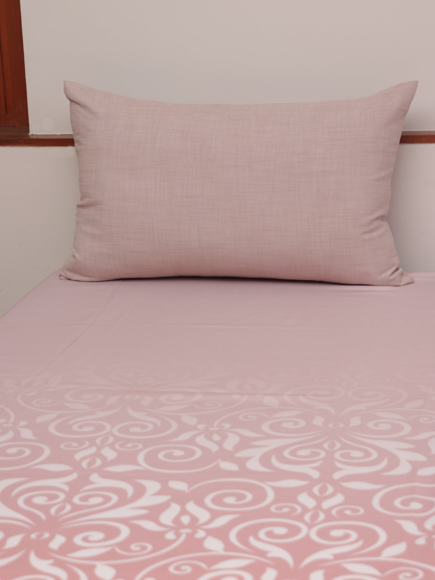Bedcover With 2 Pilllow Sham Cotton Blend Floral Printed Coral - 90" X 108", 17" X 27"