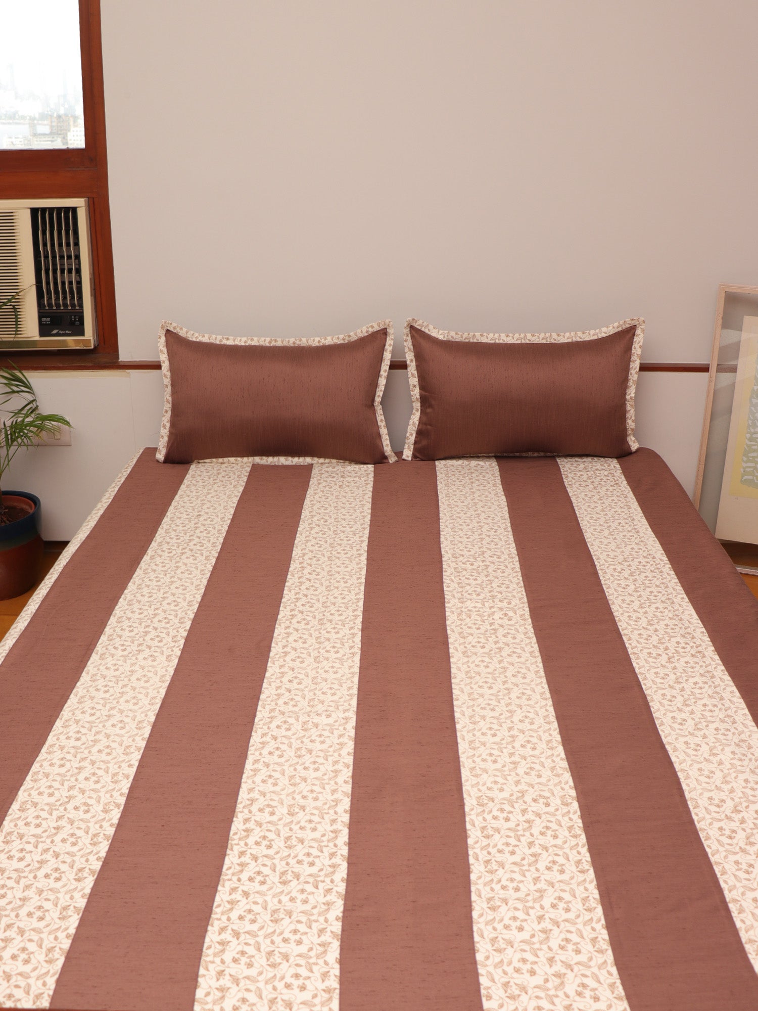 Bedcover With 2 Pilllow Sham Cotton Ployester Stripes Patchwork with Print Brown - 90" X 108", 17" X 27"