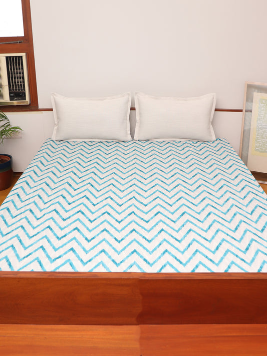 blue colored chevron printed bed cover with 2 matching pillow covers made from cotton blend for queen size double bed 90x108 inch