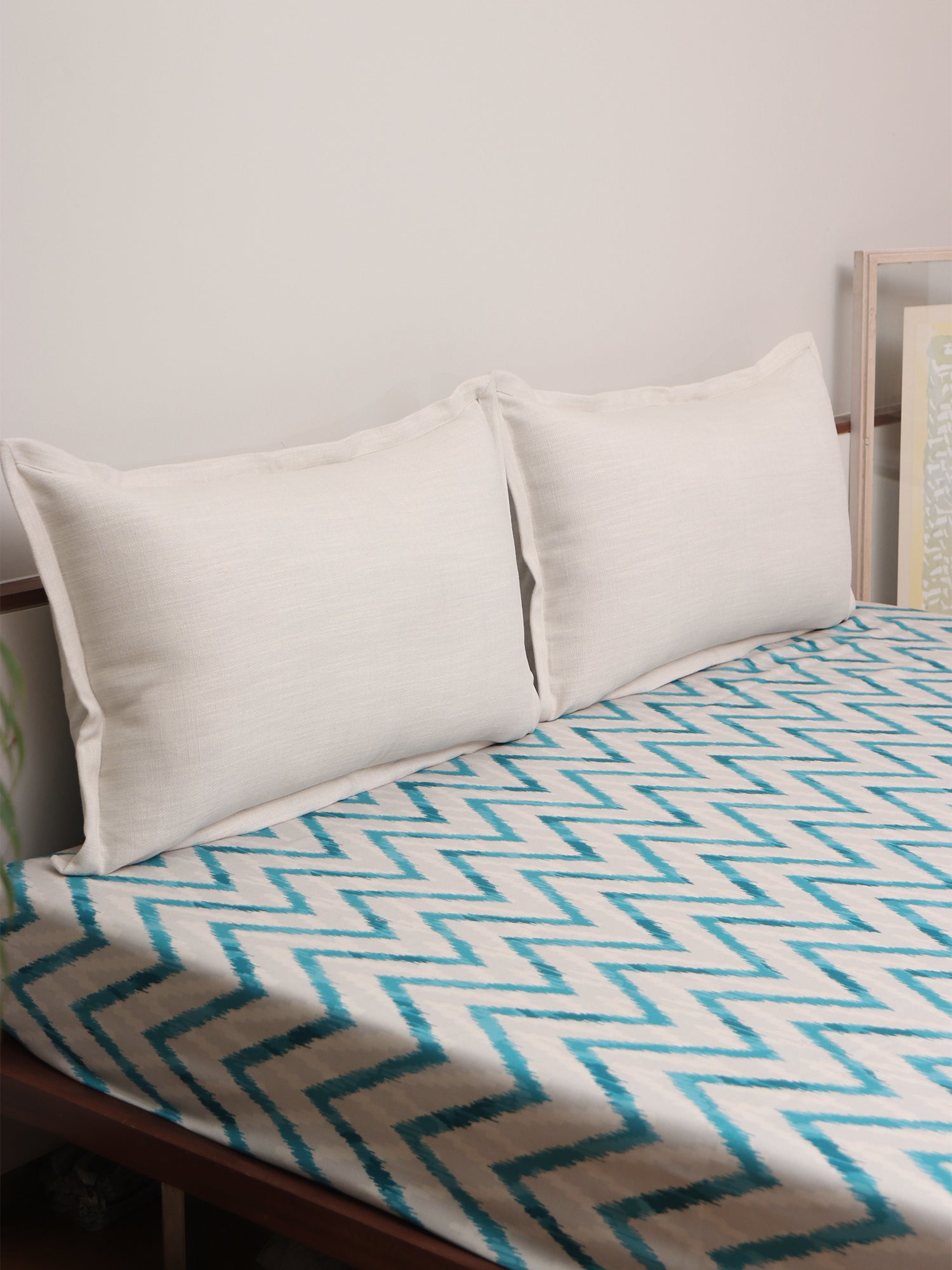 blue colored chevron printed bed cover with 2 matching pillow covers made from cotton blend for queen size double bed 90x108 inch