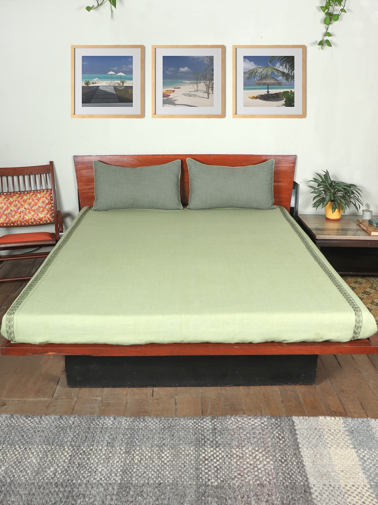 Embroidered Bedcover for Double Bed | Circular Aari Embroidery - Queen Size - Cotton Blend | Light Green Color| Bed Cover 90 x 108inches, Pillow 17x27in
