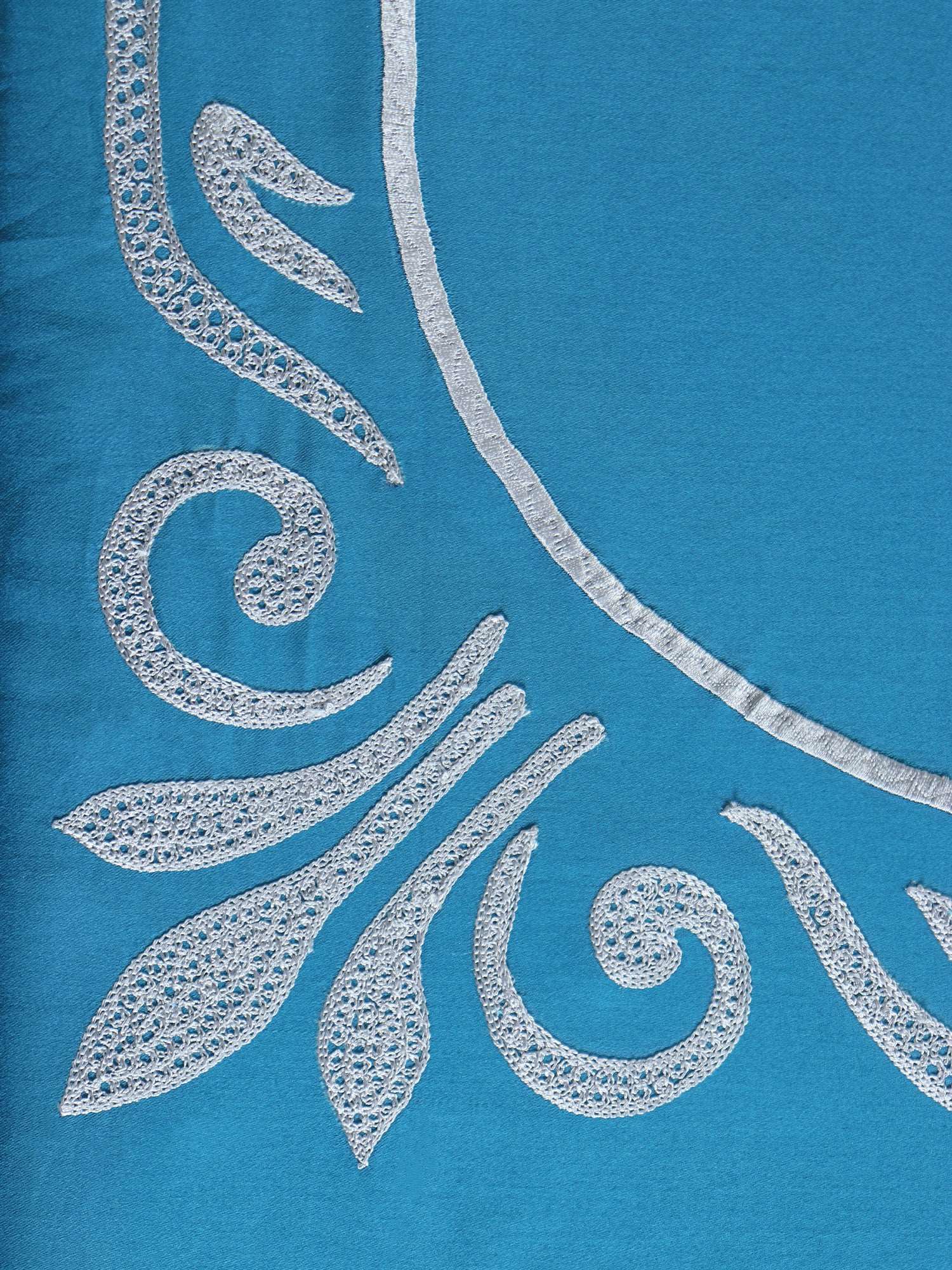 closeup of embroidered bedsheet in 400TC 100% cotton for kingsize bed 