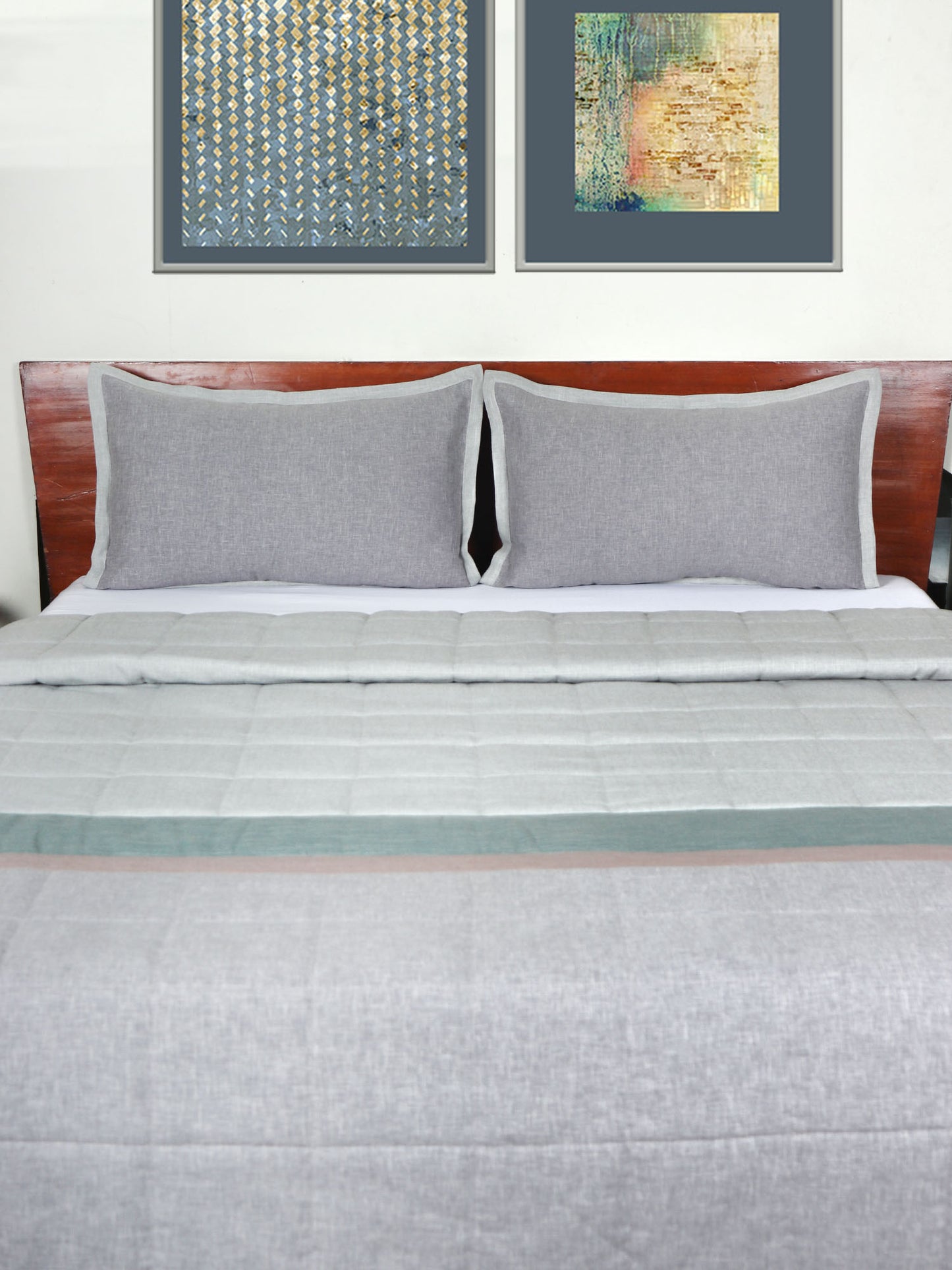 gray blue colored bed quilt / comforter with 2 matching pillow covers made from polyester front and cotton backed quilt / comforter for king size double bed 