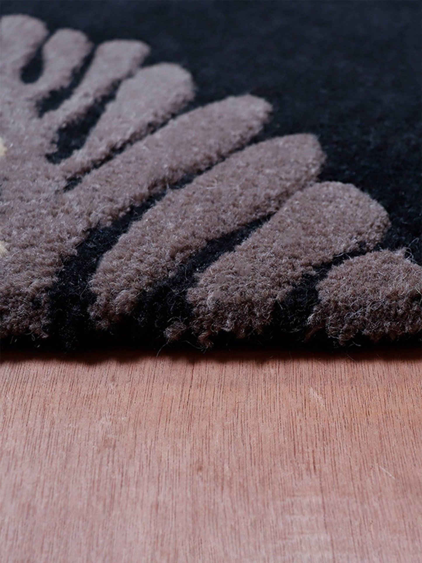 Carpet Hand Tufted 100% Woollen Leaf Black Beige - 4ft X 6ft