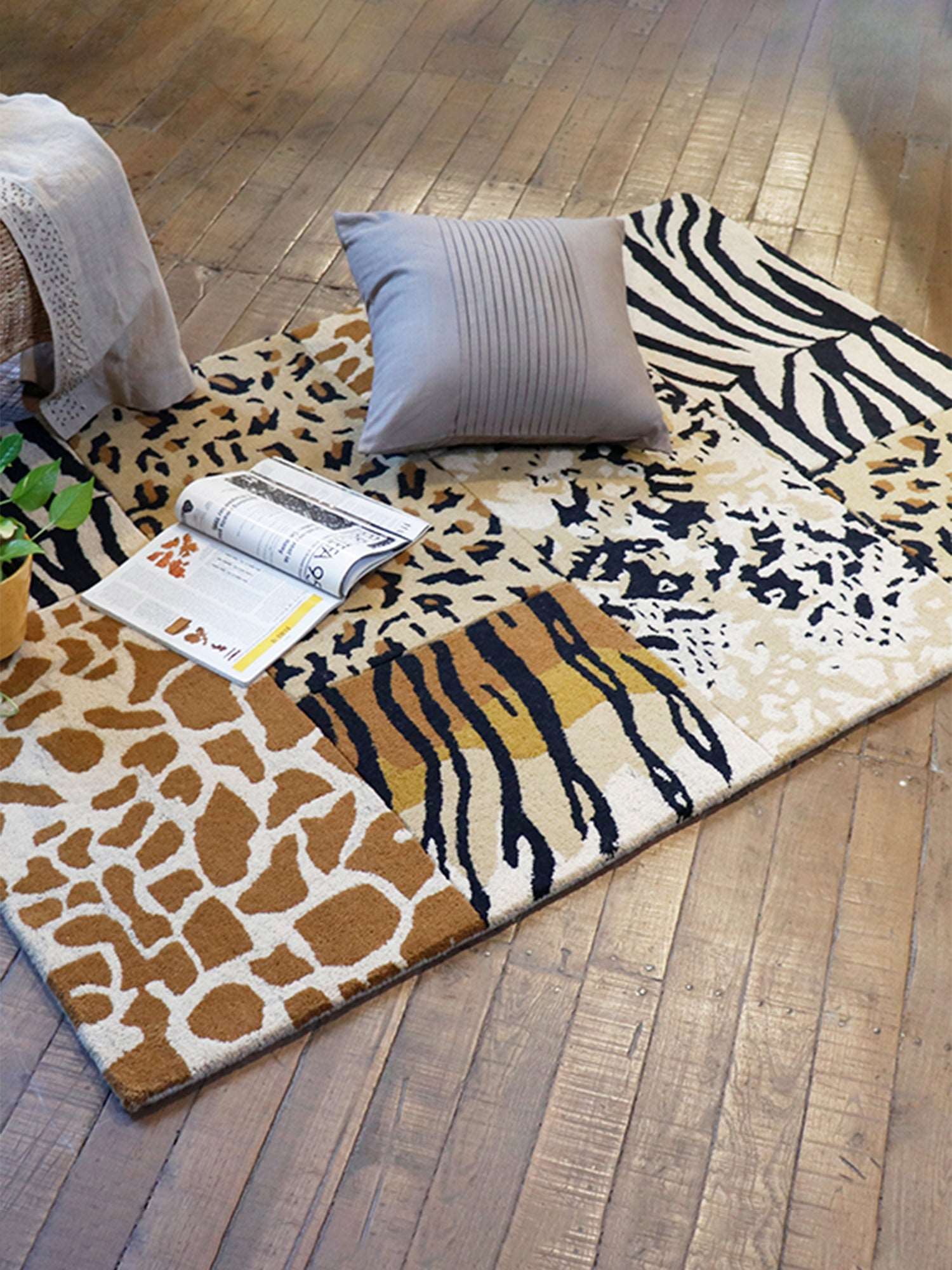 Carpet Hand Tufted 100% Woollen Patchwork Beige And Off White Animal - 4ft X 6ft