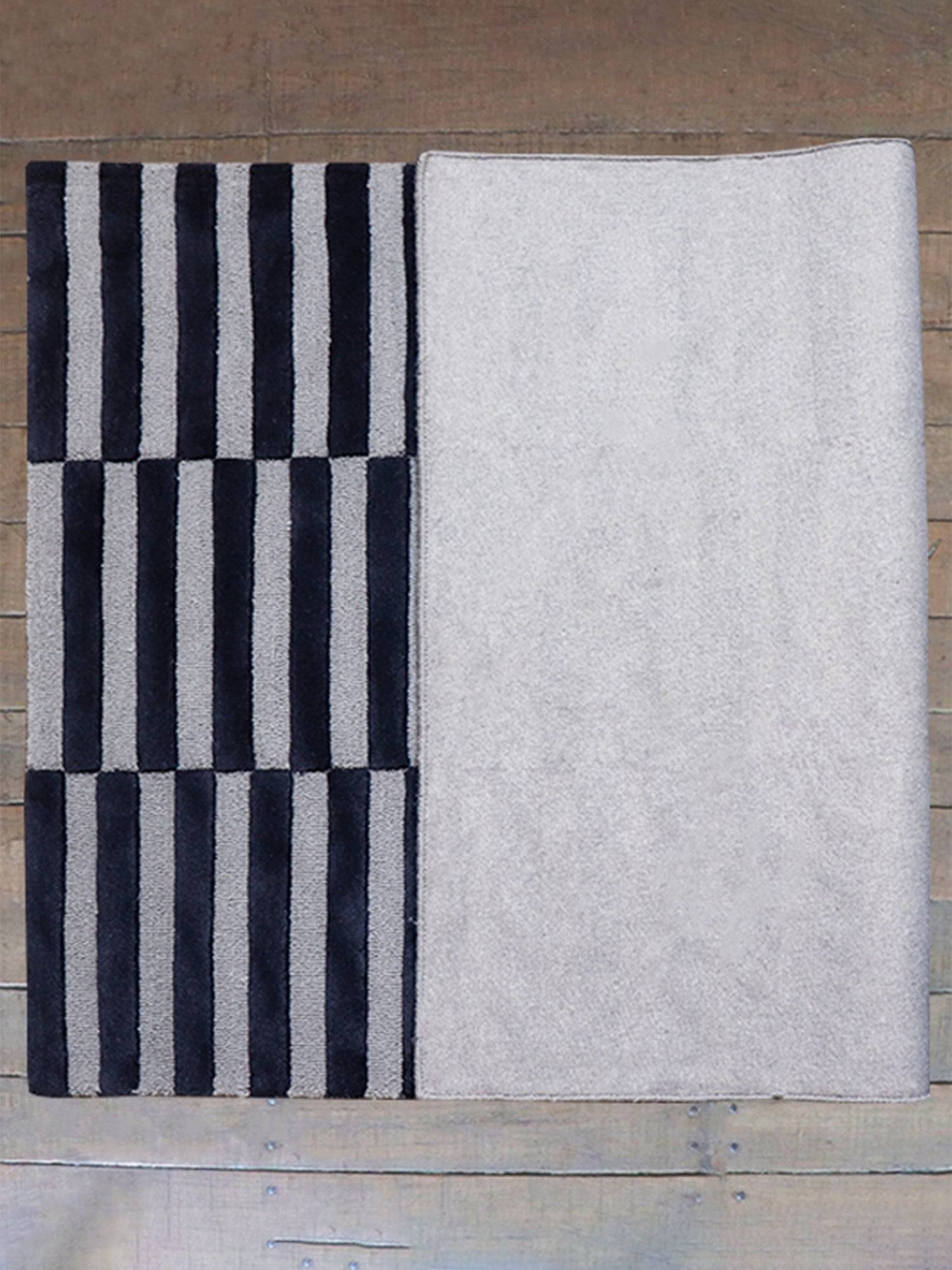 Carpet Hand Tufted 100% Woollen Geometric Black White- 4ft X 6ft