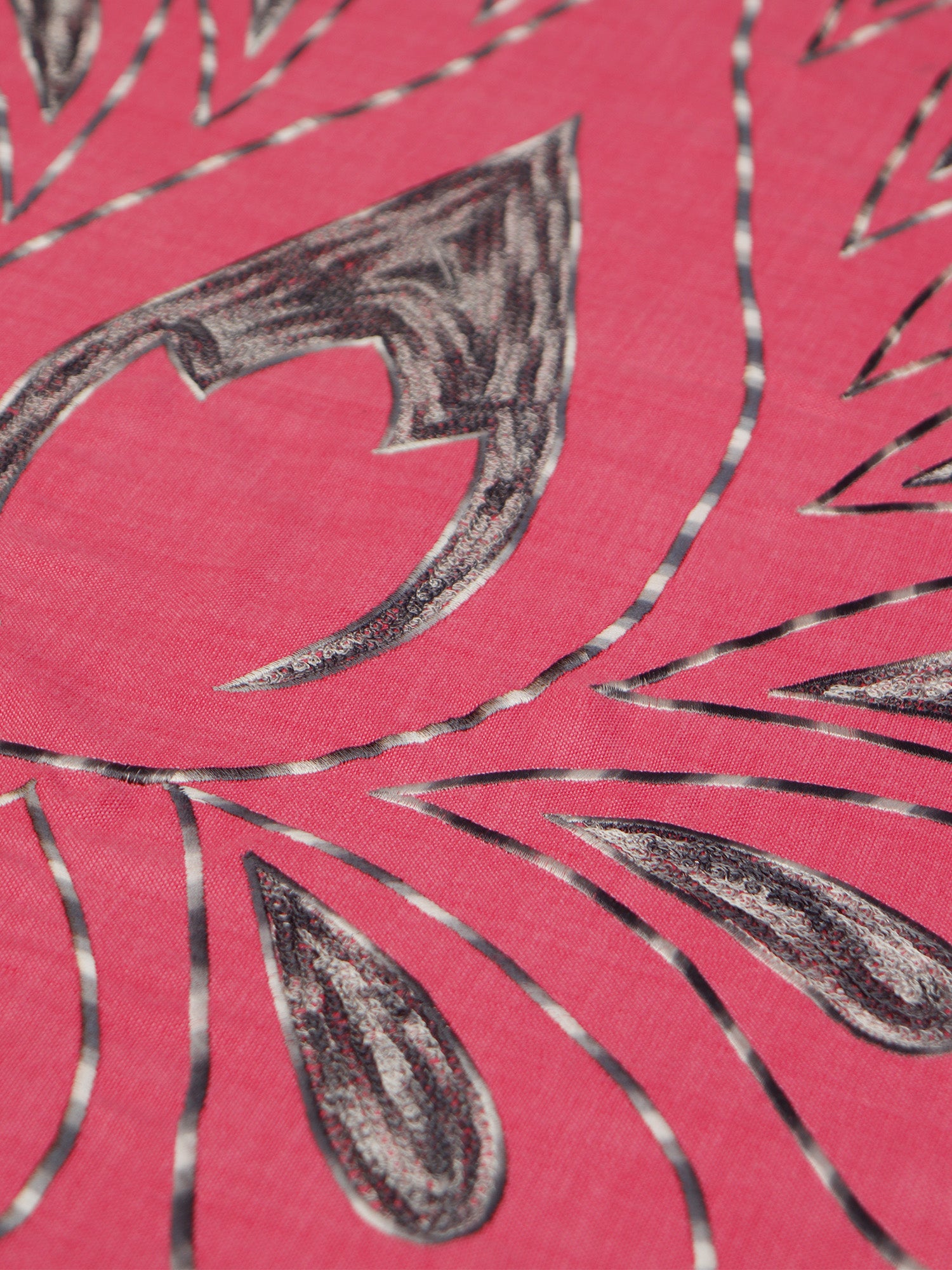 Pink colored embroidered bed cover with 2 matching pillow covers made from cotton blend for queen size double bed 90x108 inch