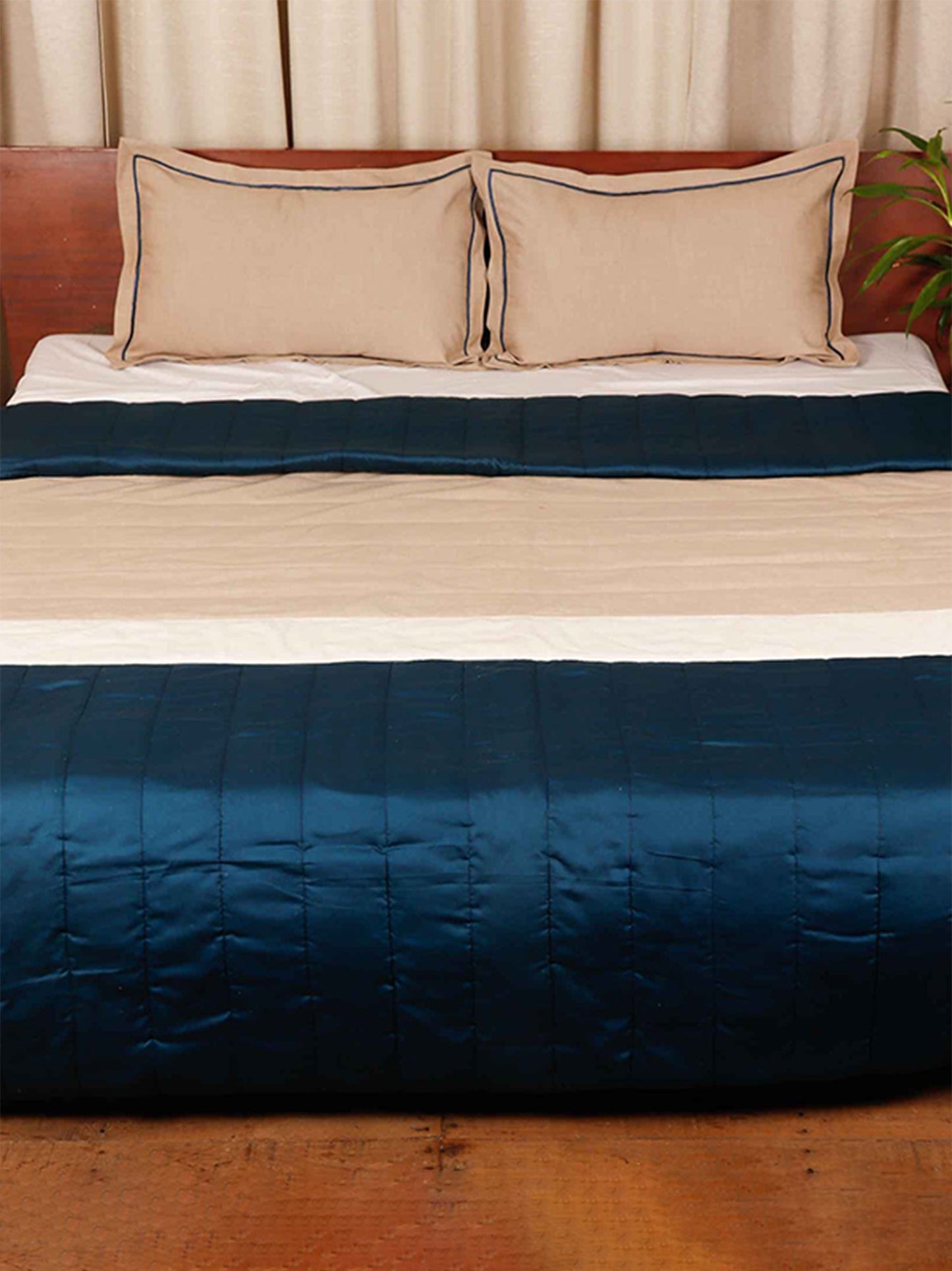 Quilt with 2 Pillow Shams Cotton and Polyester Patchwork Off-White, Blue and Beige - (90" X 108" ; Pillow - 17" X 27")
