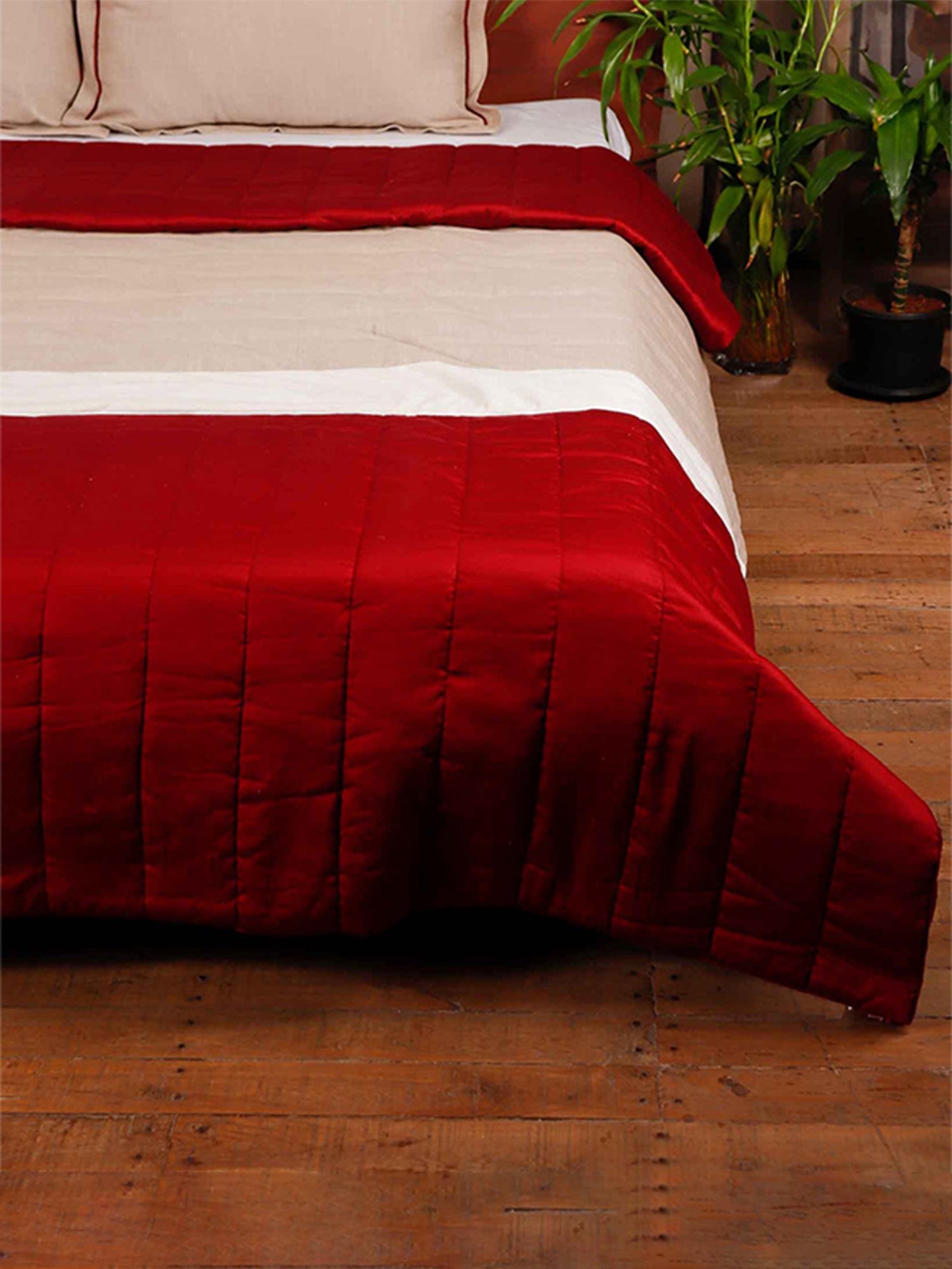 Quilt with 2 Pillow Shams Cotton and Polyester Patchwork Off-White, Red and Beige - (90" X 108" ; Pillow - 17" X 27")