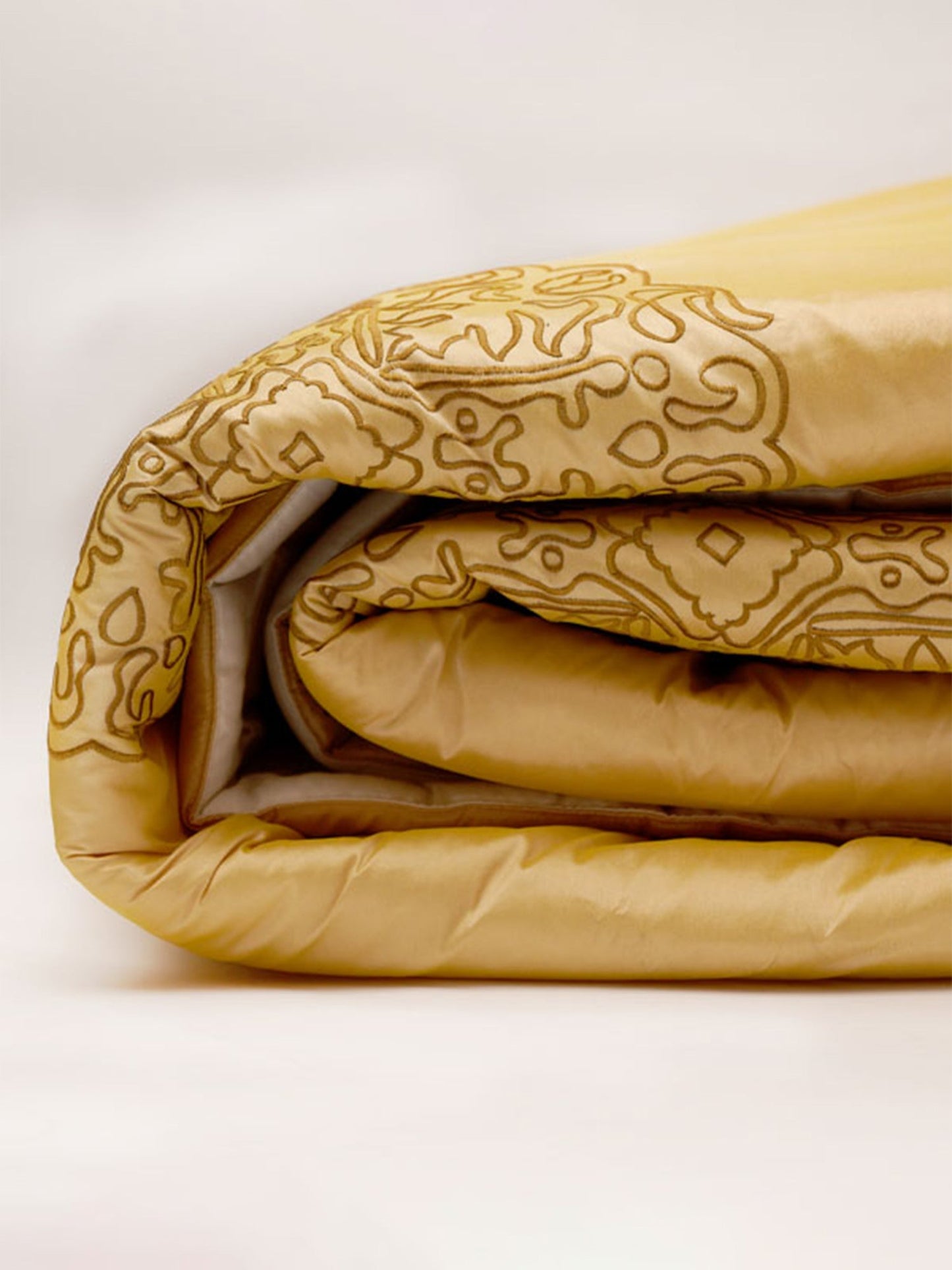 Quilt with 2 Pillow Shams Polyester and Cotton Embroidered Pintuck Golden - (90" X 108" ; Pillow - 17" X 27")