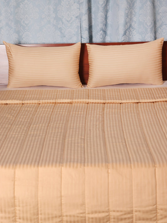 Reversible Qulit with Lines Cotton 300TC Gold - 90" X 108", 17" X 27"