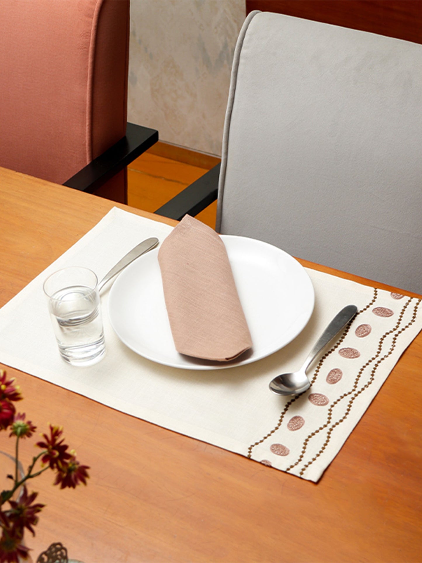 cotton embroidered placemats with napkin set in offwhite and coral color - 13x19 inch