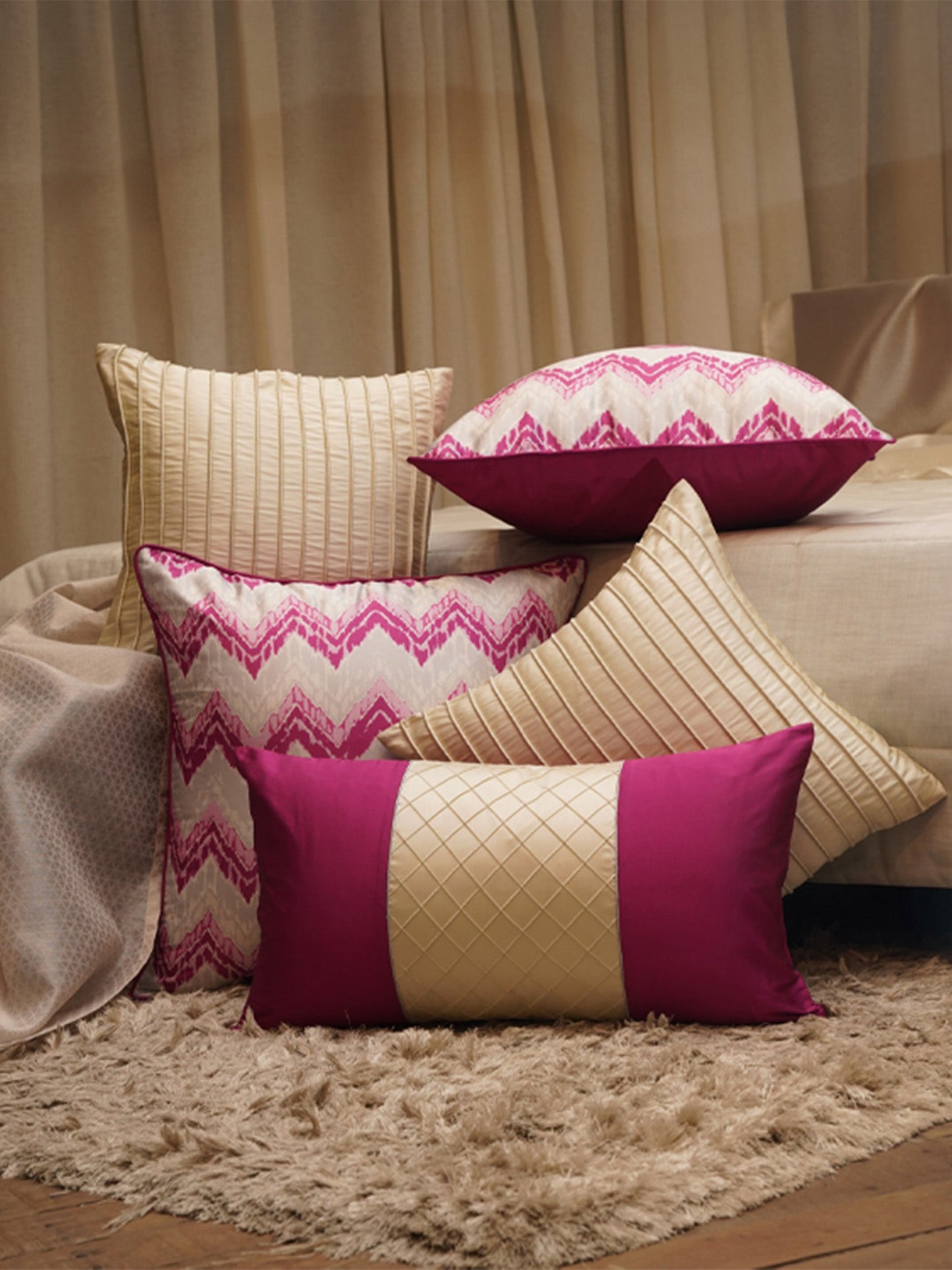 Co-ordinated Cushion Cover Set of 5 Polyester Off-White and Pink  - 20" X 20", 16" X 16", 12" X 22"