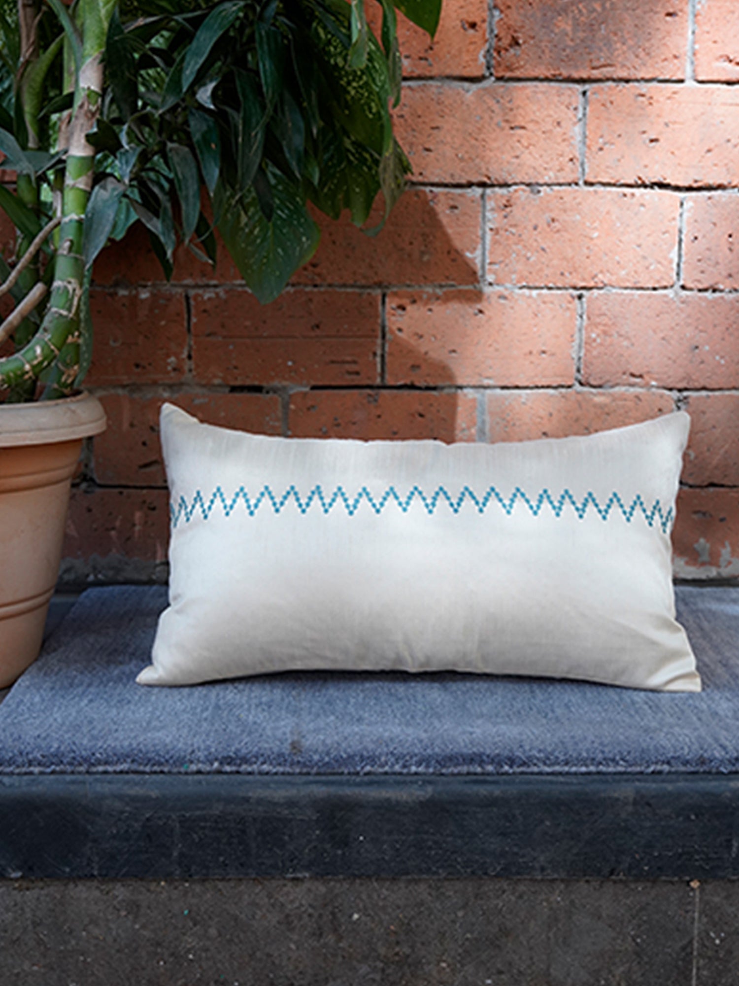 Cushion Cover 100% Polyster Geometric Offwhite - 12" X 22"